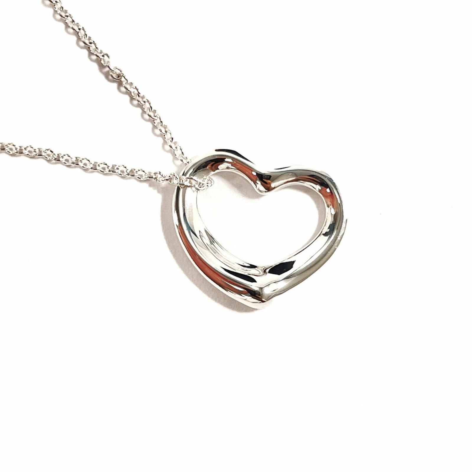 Women TIFFANY & Co. Tiffany Heart Elsa Peretti Necklace in 925 Sterling Silver for: Women TIFFANY & Co. Tiffany Heart Elsa Peretti Necklace in 925 Sterling Silver for This listing features Women TIFFANY & Co. Tiffany Heart Elsa Peretti Necklace in 925 Sterling Silver for. Item