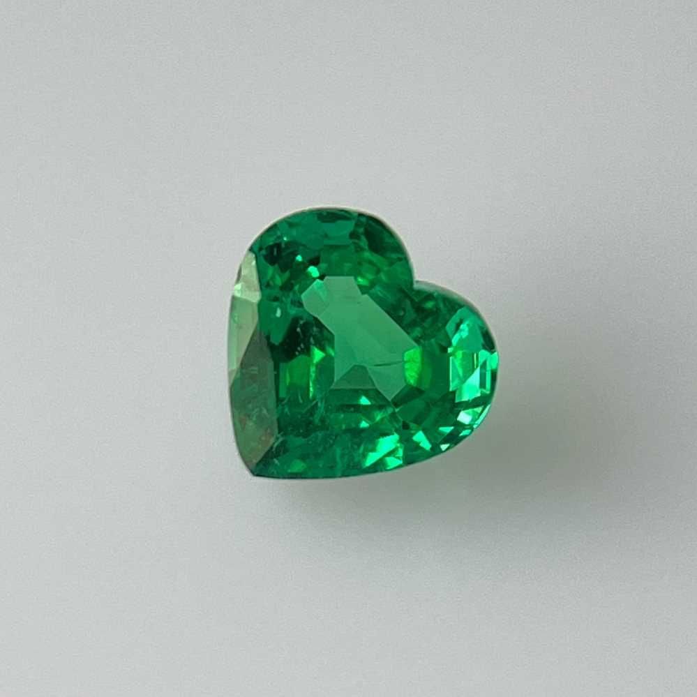 Loose Emerald Gemstone - Heart 1.07ct Green SI: Loose Emerald Gemstone - Heart 1.07ct Green SI This listing features Loose Emerald Gemstone - Heart 1.07ct Green SI. Item specifics are provided below. Item Specifics: Type: Emerald Carat: 1.07 Cut: F