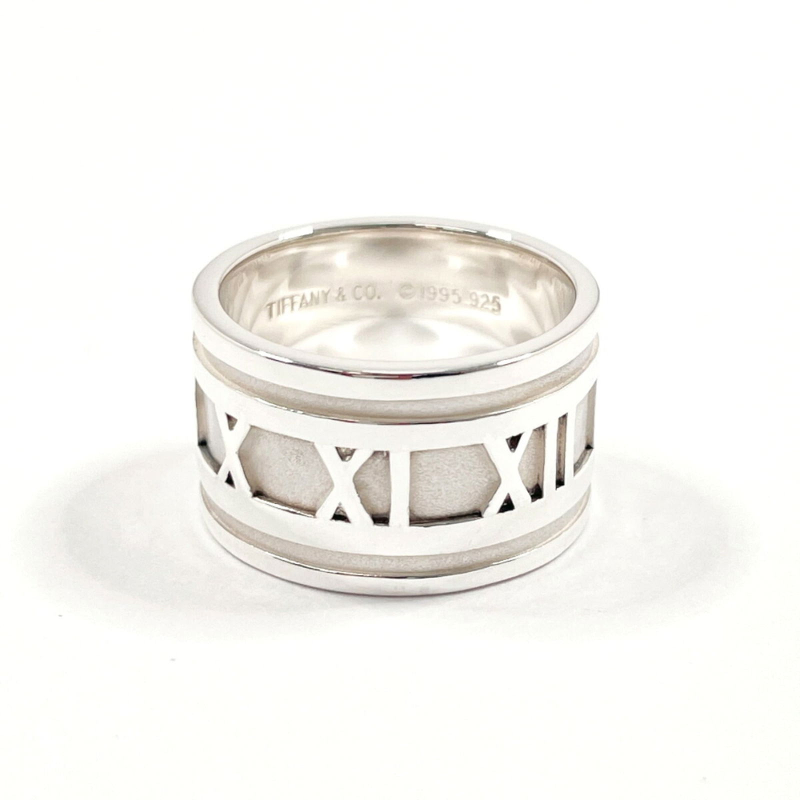 Ring Tiffany Band: Ring Tiffany Band This listing features Ring Tiffany Band. Item specifics are provided below. Item Specifics: Brand: Tiffany Type: Band Ring Gender: Women Metal: Silver Metal Purity: Silver925 Us Size