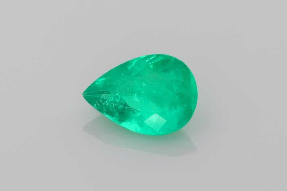 Loose Emerald Gemstone - GIA Pear 1.71ct Green SI: Loose Emerald Gemstone - GIA Pear 1.71ct Green SI This listing features Loose Emerald Gemstone - GIA Pear 1.71ct Green SI. Item specifics are provided below. Item Specifics: Type: Emerald Carat: 1.71