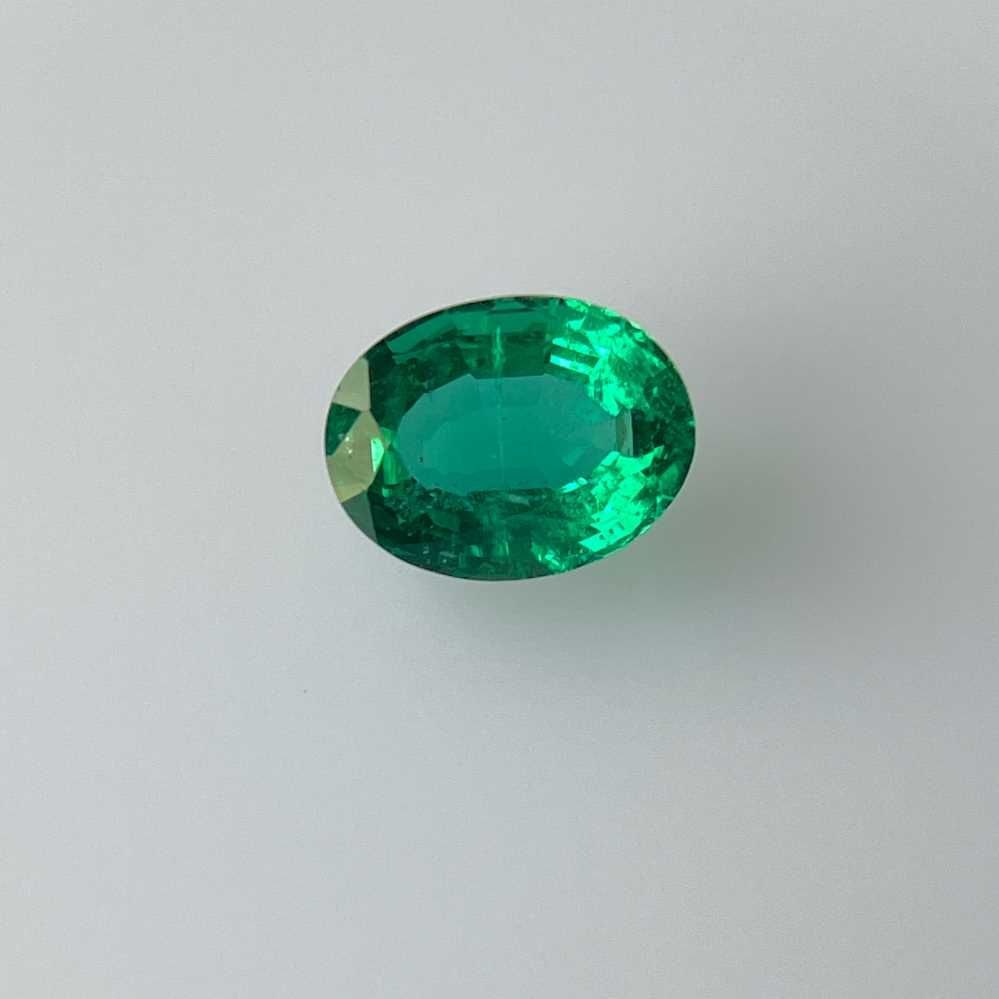 Loose Emerald Gemstone - Oval 1.37ct Green SI: Loose Emerald Gemstone - Oval 1.37ct Green SI This listing features Loose Emerald Gemstone - Oval 1.37ct Green SI. Item specifics are provided below. Item Specifics: Type: Emerald Carat: 1.37 Cut: Fac
