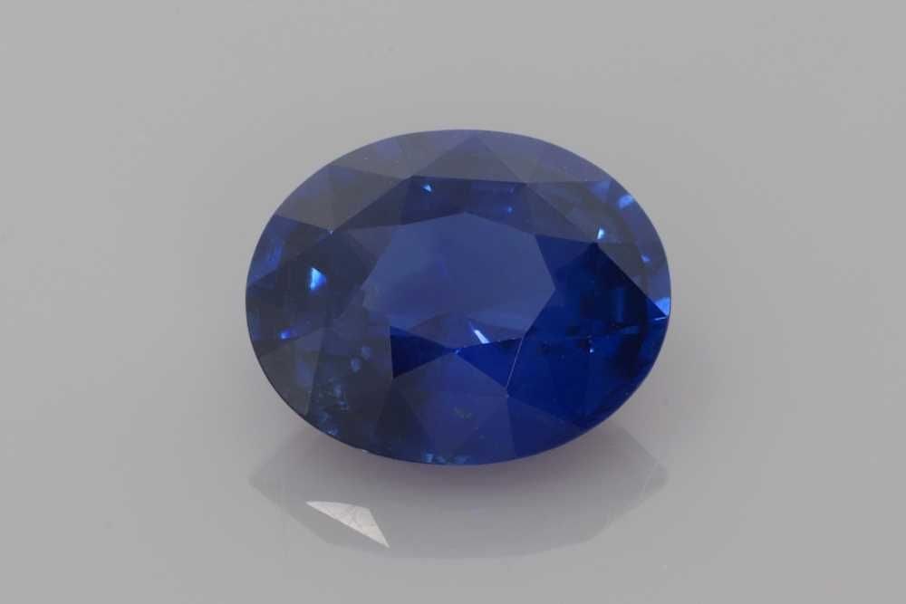 Loose Sapphire Gemstone - GIA Oval 3.94ct Blue SI: Loose Sapphire Gemstone - GIA Oval 3.94ct Blue SI This listing features Loose Sapphire Gemstone - GIA Oval 3.94ct Blue SI. Item specifics are provided below. Item Specifics: Type: Sapphire Carat: 3.94