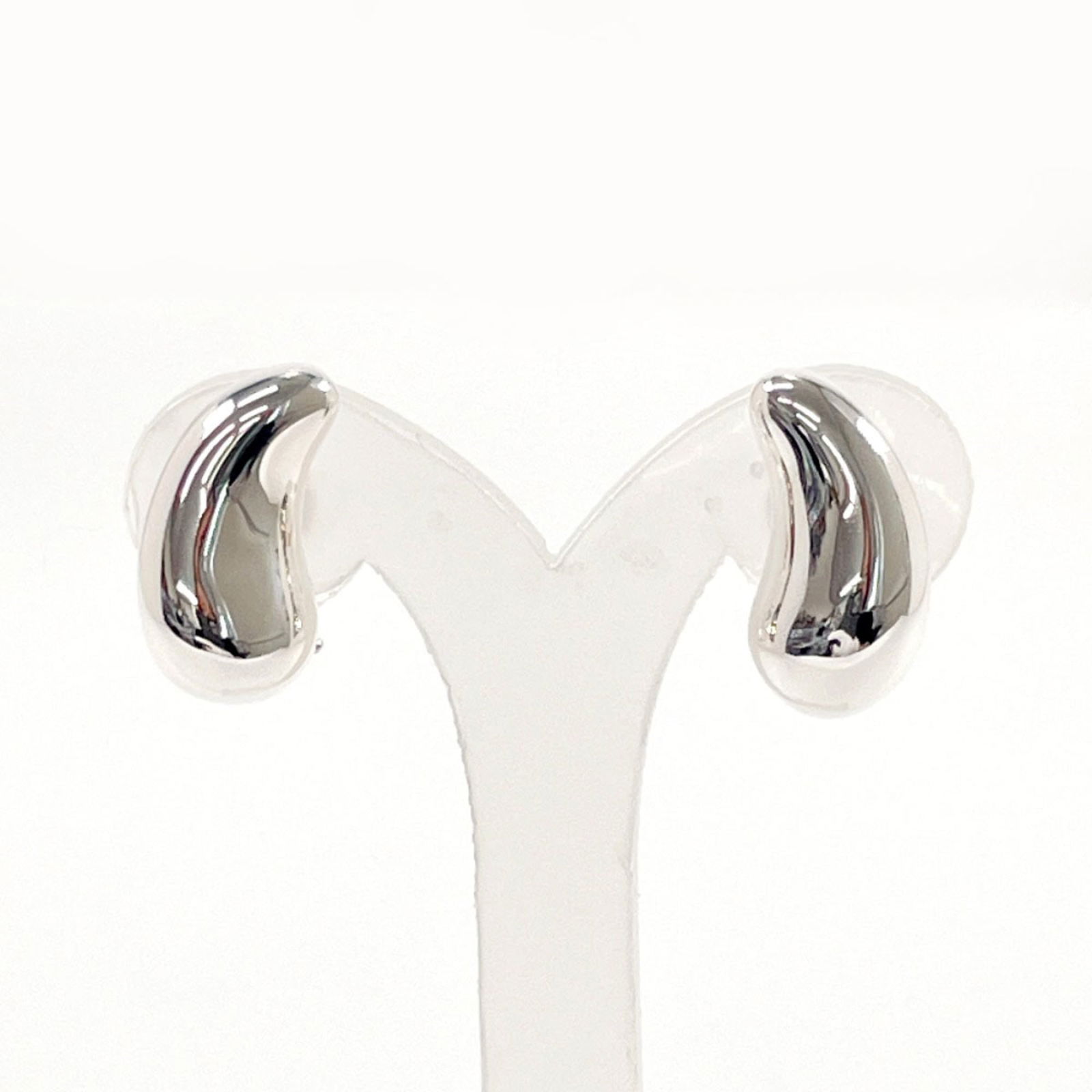 Earrings Tiffany Clip: Earrings Tiffany Clip This listing features Earrings Tiffany Clip. Item specifics are provided below. Item Specifics: Brand: Tiffany Type: Clip Earrings Gender: Women Metal: Silver Metal Purity: Silve