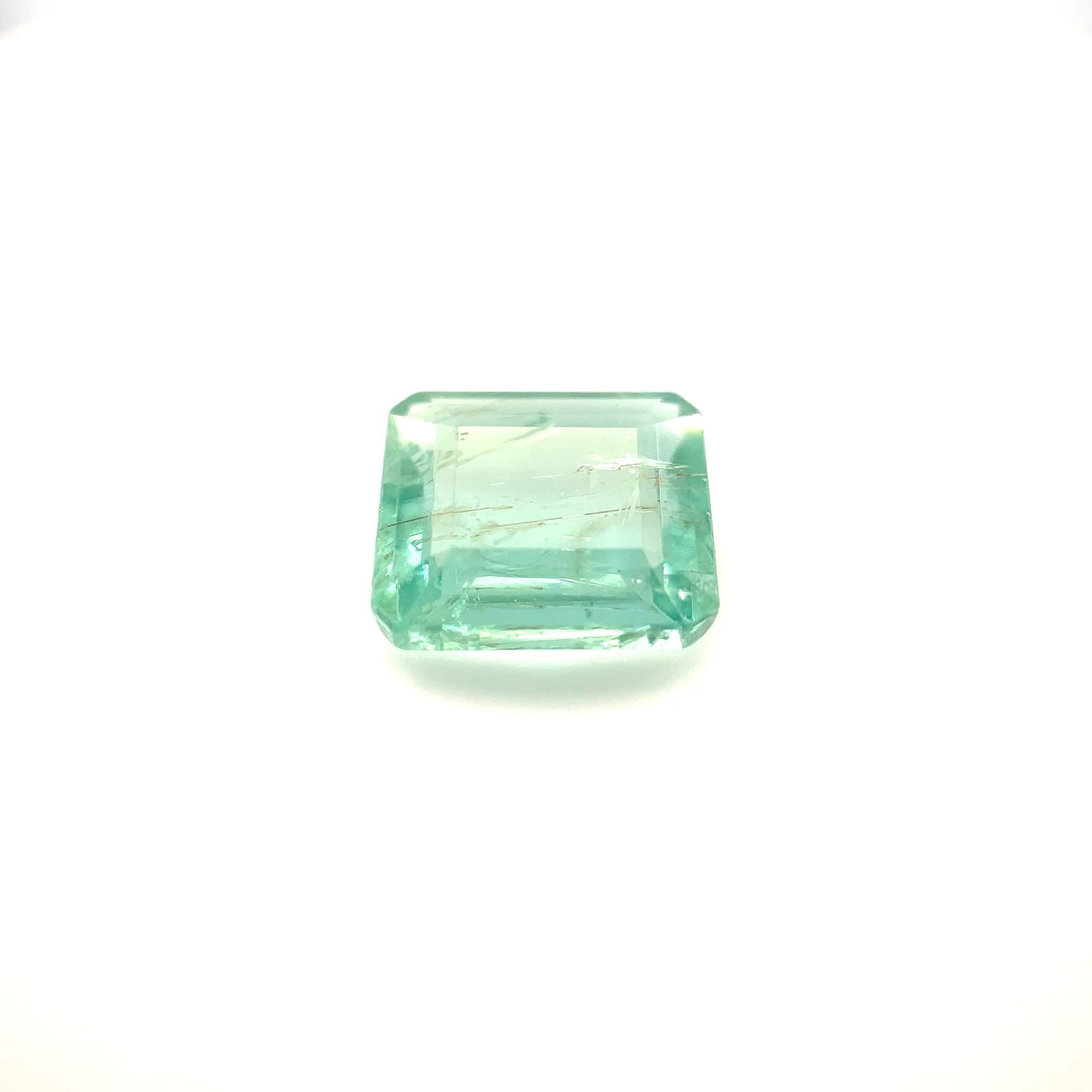 Loose Emerald Gemstone - Emerald 2.2ct Green MI: Loose Emerald Gemstone - Emerald 2.2ct Green MI This listing features Loose Emerald Gemstone - Emerald 2.2ct Green MI. Item specifics are provided below. Item Specifics: Type: Emerald Carat: 2.2 Cut: