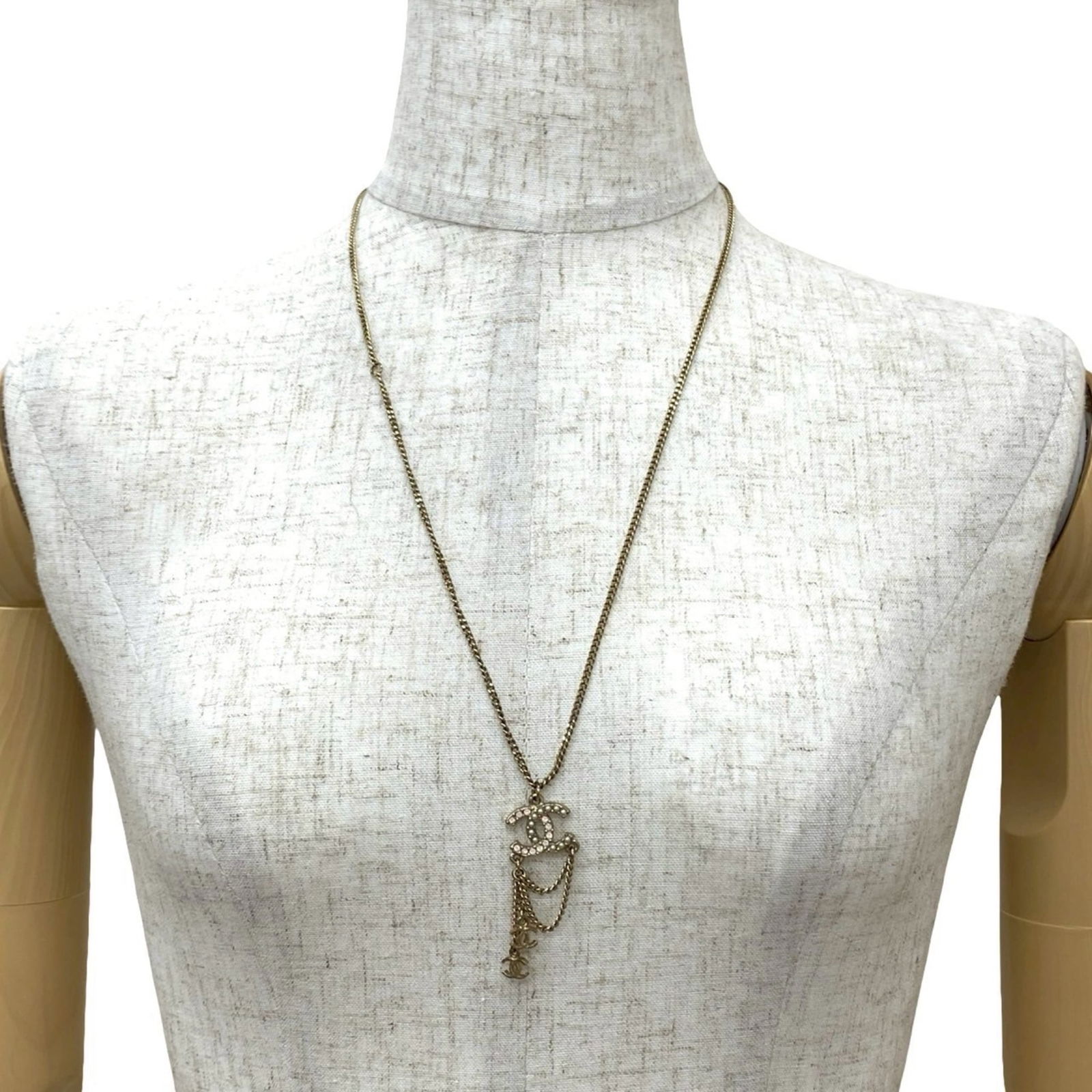 White (79634) - CHANEL Coco Mark GP Rhinestone and Faux Pearl Necklace in Gold - Pink: White (79634) - CHANEL Coco Mark GP Rhinestone and Faux Pearl Necklace in Gold - Pink This listing features White (79634) - CHANEL Coco Mark GP Rhinestone and Faux Pearl Necklace in Gold - Pink. Item