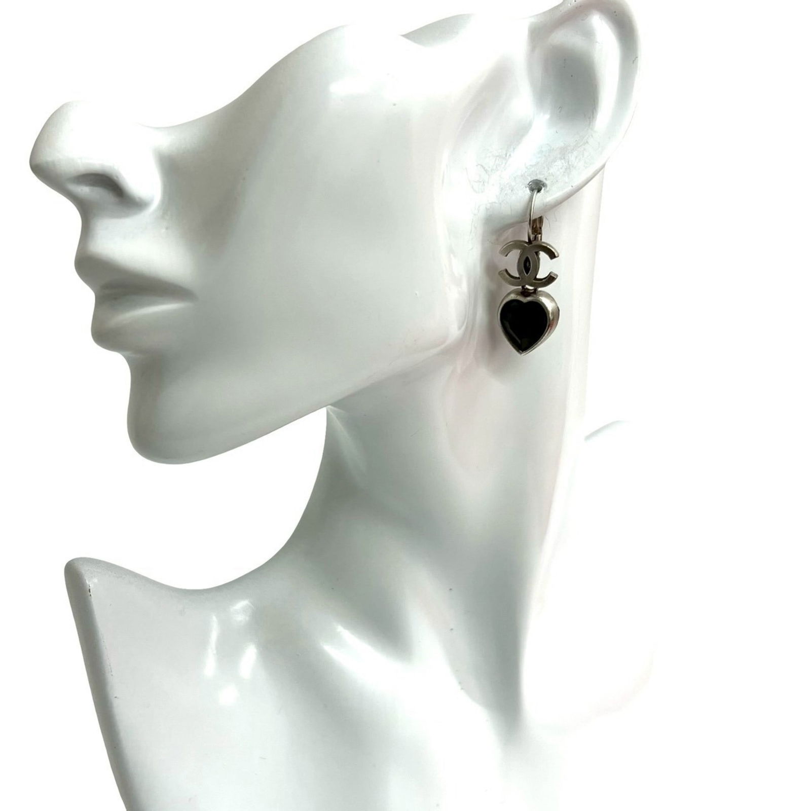 Alloy Chanel Stud Earrings: Alloy Chanel Stud Earrings This listing features Alloy Chanel Stud Earrings. Item specifics are provided below. Item Specifics: Brand: Chanel Type: Stud Earrings Gender: Women Material: Alloy Color: B