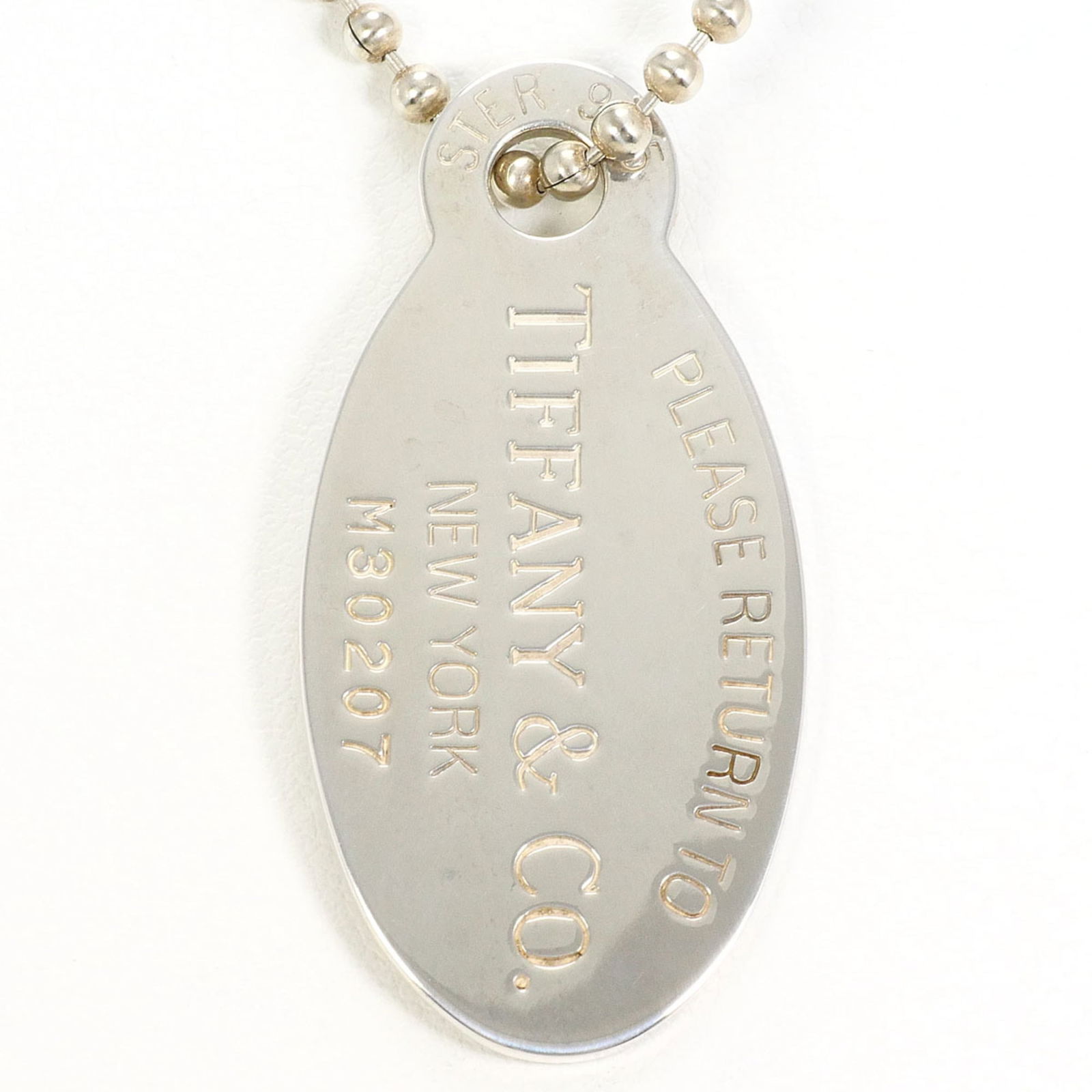 Like New - Tiffany & Co. 925 Sterling Silver Necklace - Total Weight: Approx. 25.9g - 88cm: Like New - Tiffany & Co. 925 Sterling Silver Necklace - Total Weight: Approx. 25.9g - 88cm This listing features Like New - Tiffany & Co. 925 Sterling Silver Necklace - Total Weight: Approx. 25.9g - 8