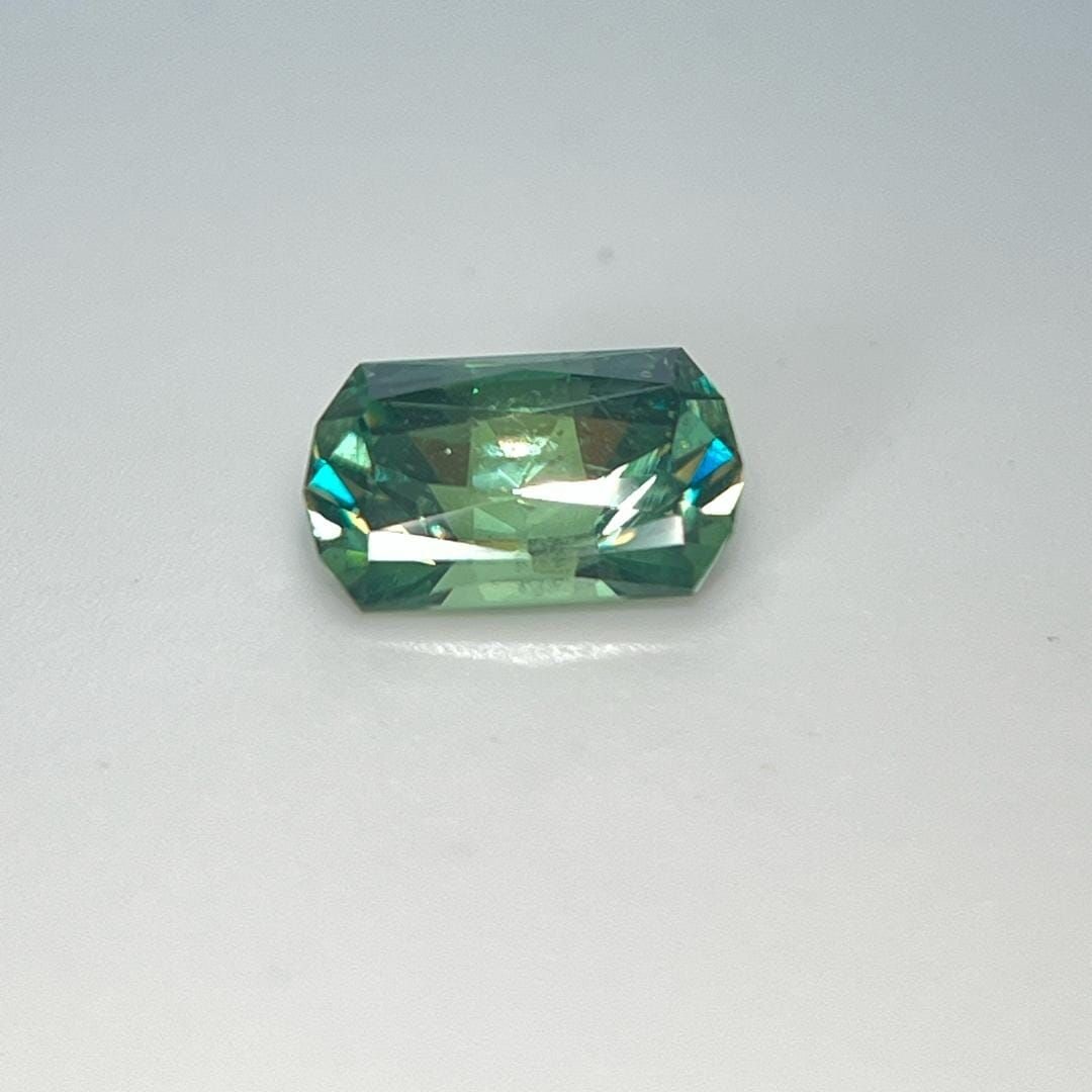 Loose Garnet Gemstone - Rectangular 2.64ct Green SI: Loose Garnet Gemstone - Rectangular 2.64ct Green SI This listing features Loose Garnet Gemstone - Rectangular 2.64ct Green SI. Item specifics are provided below. Item Specifics: Type: Garnet Carat: 2.