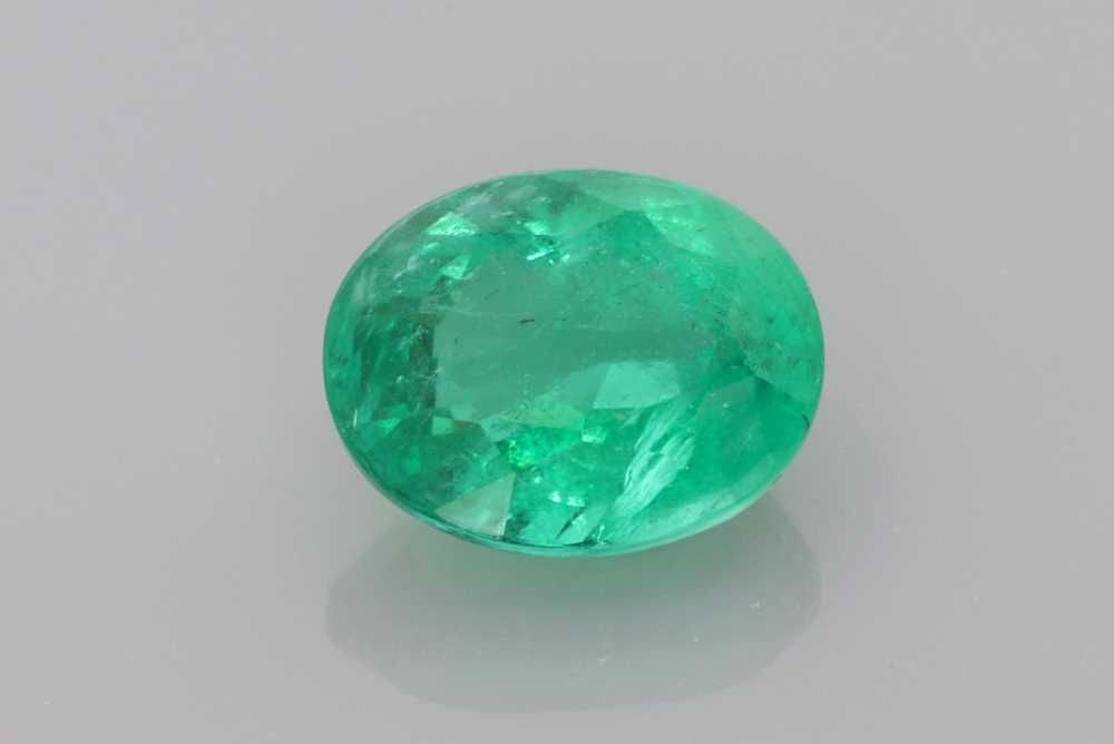 Loose Emerald Gemstone - Oval 2.32ct Green SI: Loose Emerald Gemstone - Oval 2.32ct Green SI This listing features Loose Emerald Gemstone - Oval 2.32ct Green SI. Item specifics are provided below. Item Specifics: Type: Emerald Carat: 2.32 Cut: