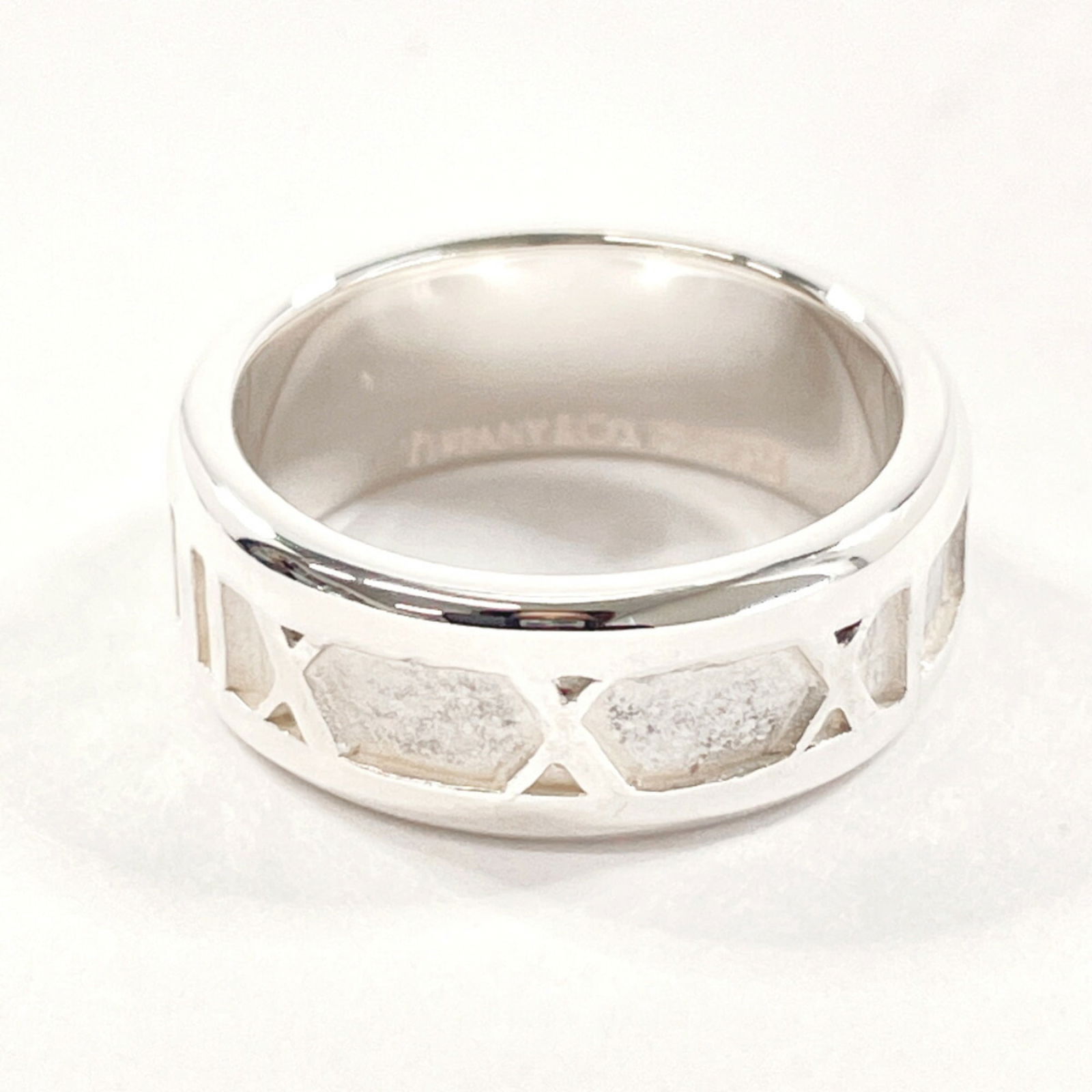 925 Tiffany Band Ring Silver: 925 Tiffany Band Ring Silver This listing features 925 Tiffany Band Ring Silver. Item specifics are provided below. Item Specifics: Brand: Tiffany Type: Band Ring Gender: Women Color: Silver Material: