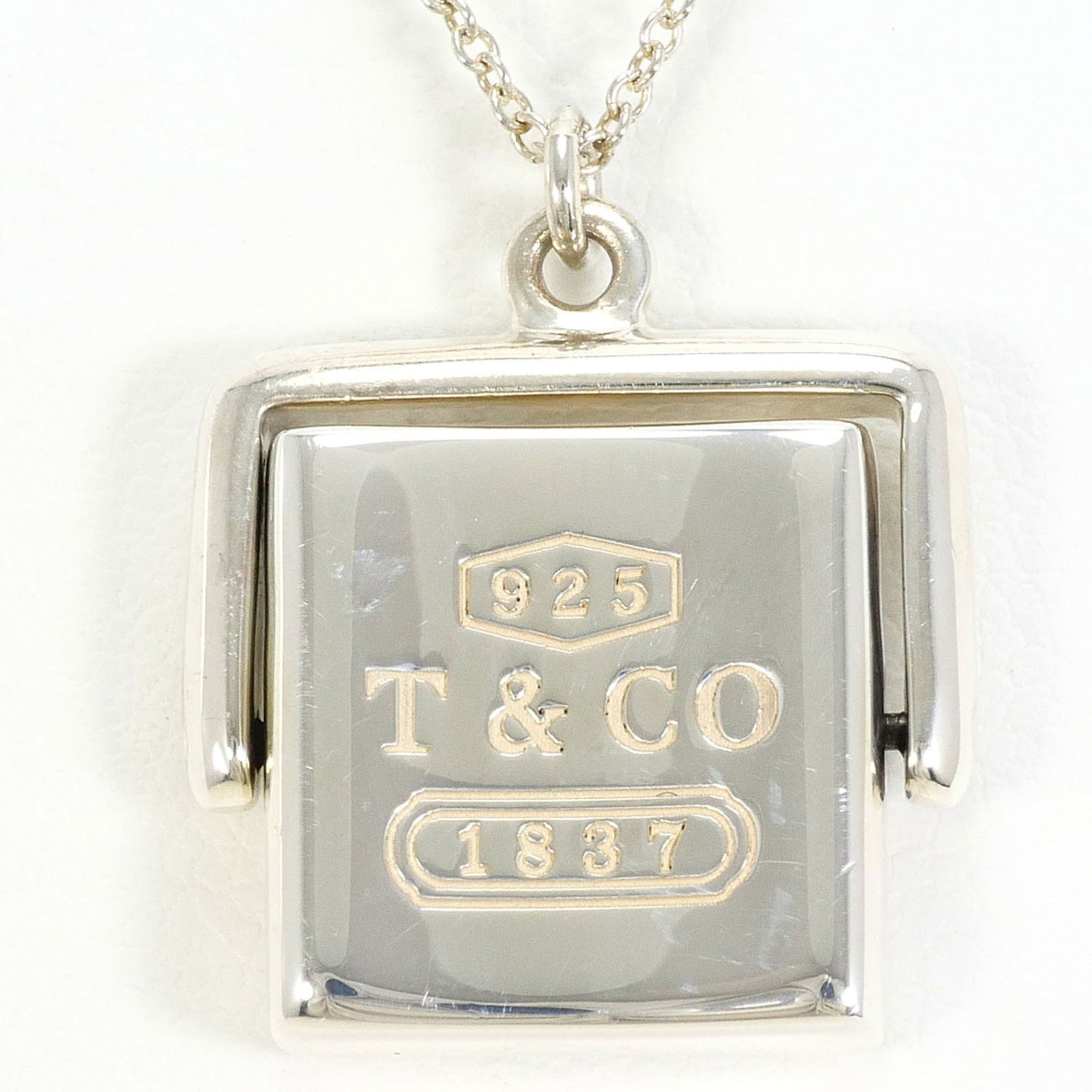 Like New - Tiffany & Co. 925 Sterling Silver Necklace - Total Weight: Approx. 9.7g - 40cm: Like New - Tiffany & Co. 925 Sterling Silver Necklace - Total Weight: Approx. 9.7g - 40cm This listing features Like New - Tiffany & Co. 925 Sterling Silver Necklace - Total Weight: Approx. 9.7g - 40c