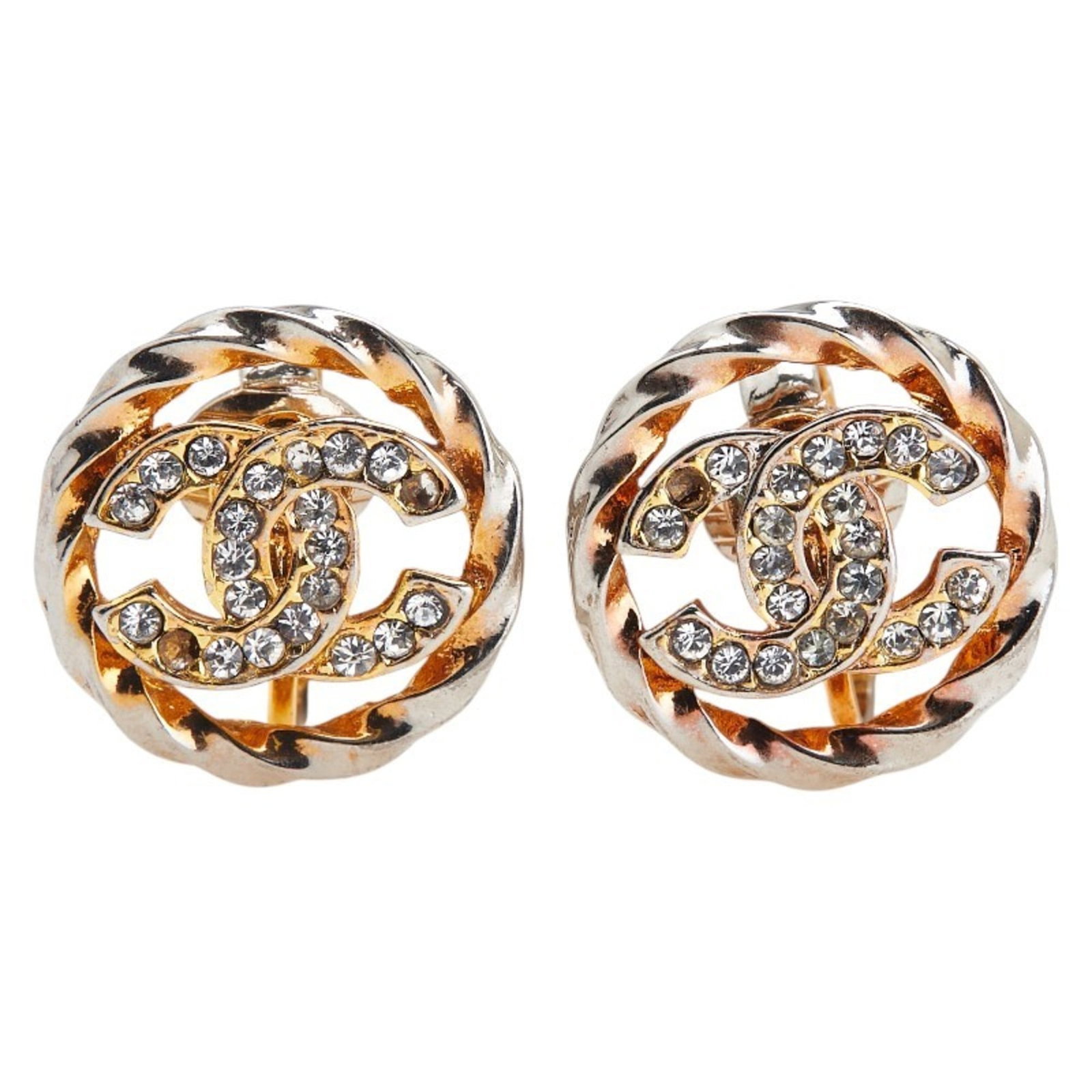 Metal Chanel Stud Earrings: Metal Chanel Stud Earrings This listing features Metal Chanel Stud Earrings. Item specifics are provided below. Item Specifics: Brand: Chanel Type: Stud Earrings Gender: Women Material: Metal Color: G