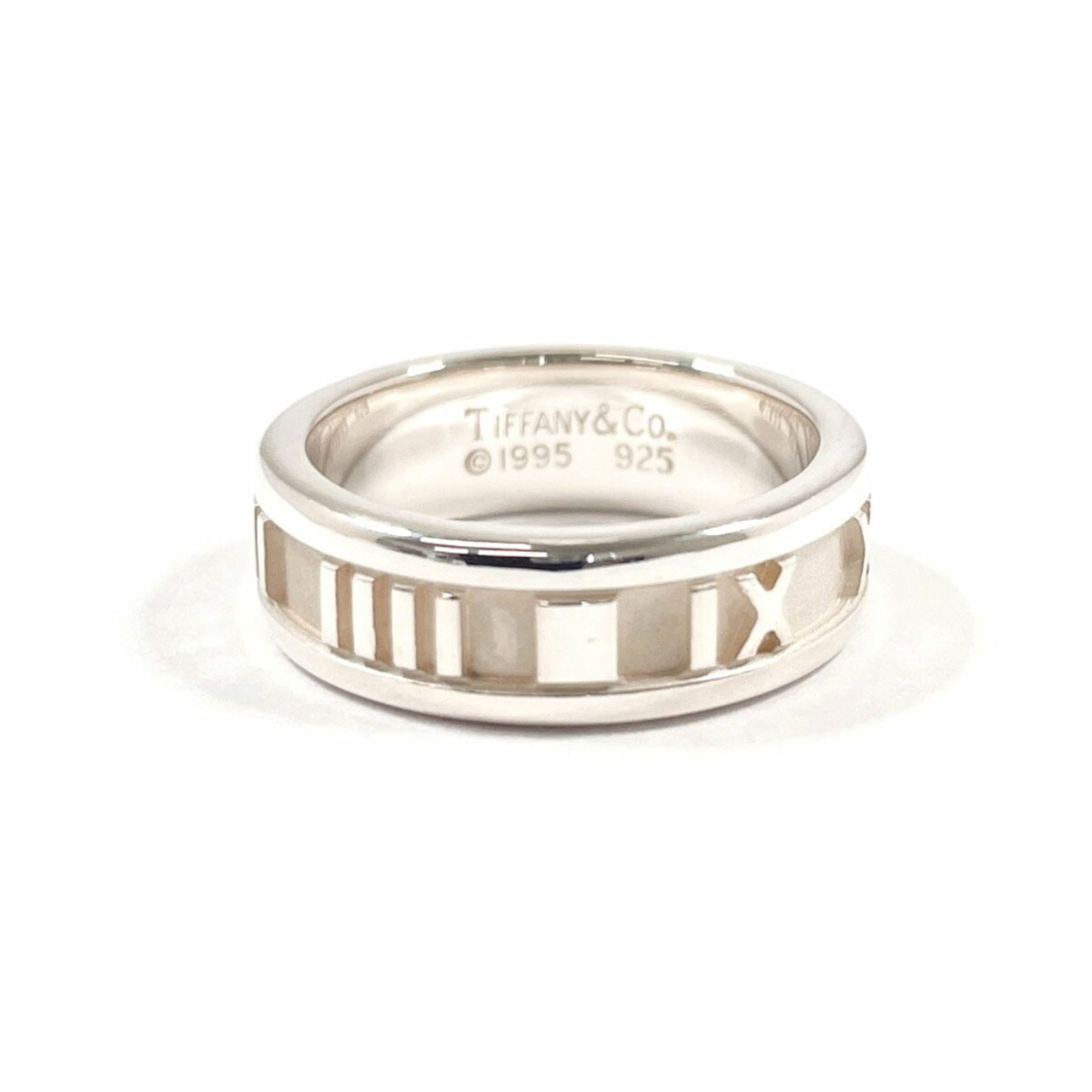 925 Tiffany Band Ring Silver: 925 Tiffany Band Ring Silver This listing features 925 Tiffany Band Ring Silver. Item specifics are provided below. Item Specifics: Brand: Tiffany Type: Band Ring Gender: Women Color: Silver Material: