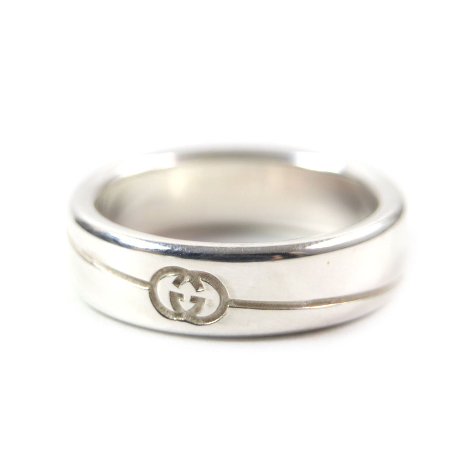 Ring Gucci Band: Ring Gucci Band This listing features Ring Gucci Band. Item specifics are provided below. Item Specifics: Brand: Gucci Type: Band Ring Gender: Men Metal: Silver Metal Purity: Silver925 Brand Size: 17