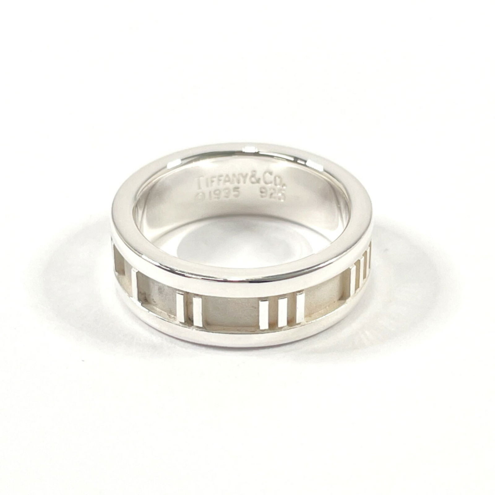 925 Tiffany Band Ring Silver: 925 Tiffany Band Ring Silver This listing features 925 Tiffany Band Ring Silver. Item specifics are provided below. Item Specifics: Brand: Tiffany Type: Band Ring Gender: Women Color: Silver