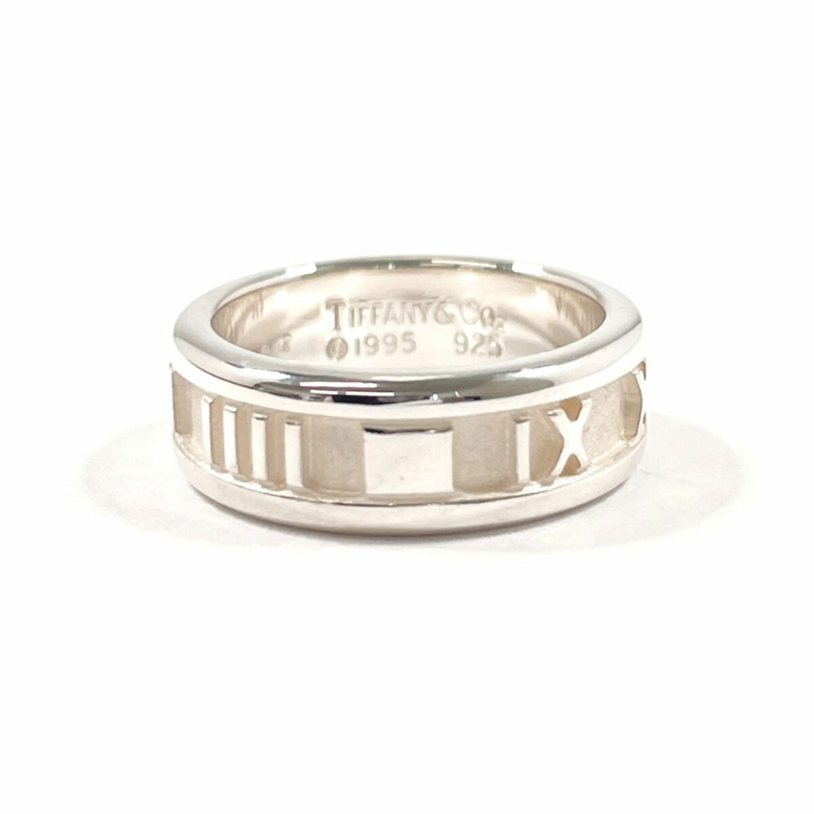 925 Tiffany Band Ring Silver: 925 Tiffany Band Ring Silver This listing features 925 Tiffany Band Ring Silver. Item specifics are provided below. Item Specifics: Brand: Tiffany Type: Band Ring Gender: Women Color: Silver Material: