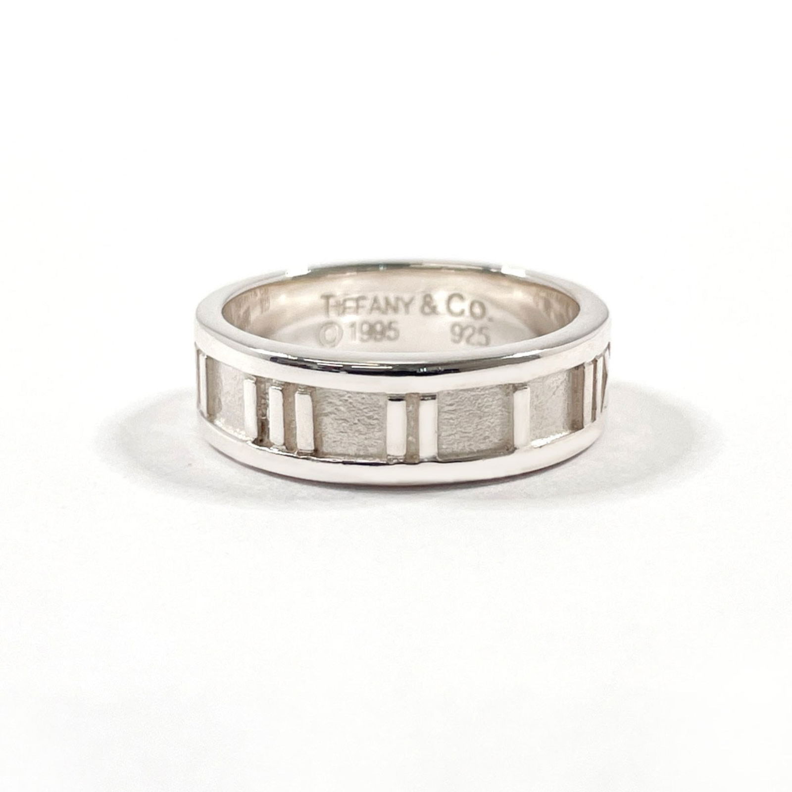 925 Tiffany Band Ring Silver: 925 Tiffany Band Ring Silver This listing features 925 Tiffany Band Ring Silver. Item specifics are provided below. Item Specifics: Brand: Tiffany Type: Band Ring Gender: Women Color: Silver