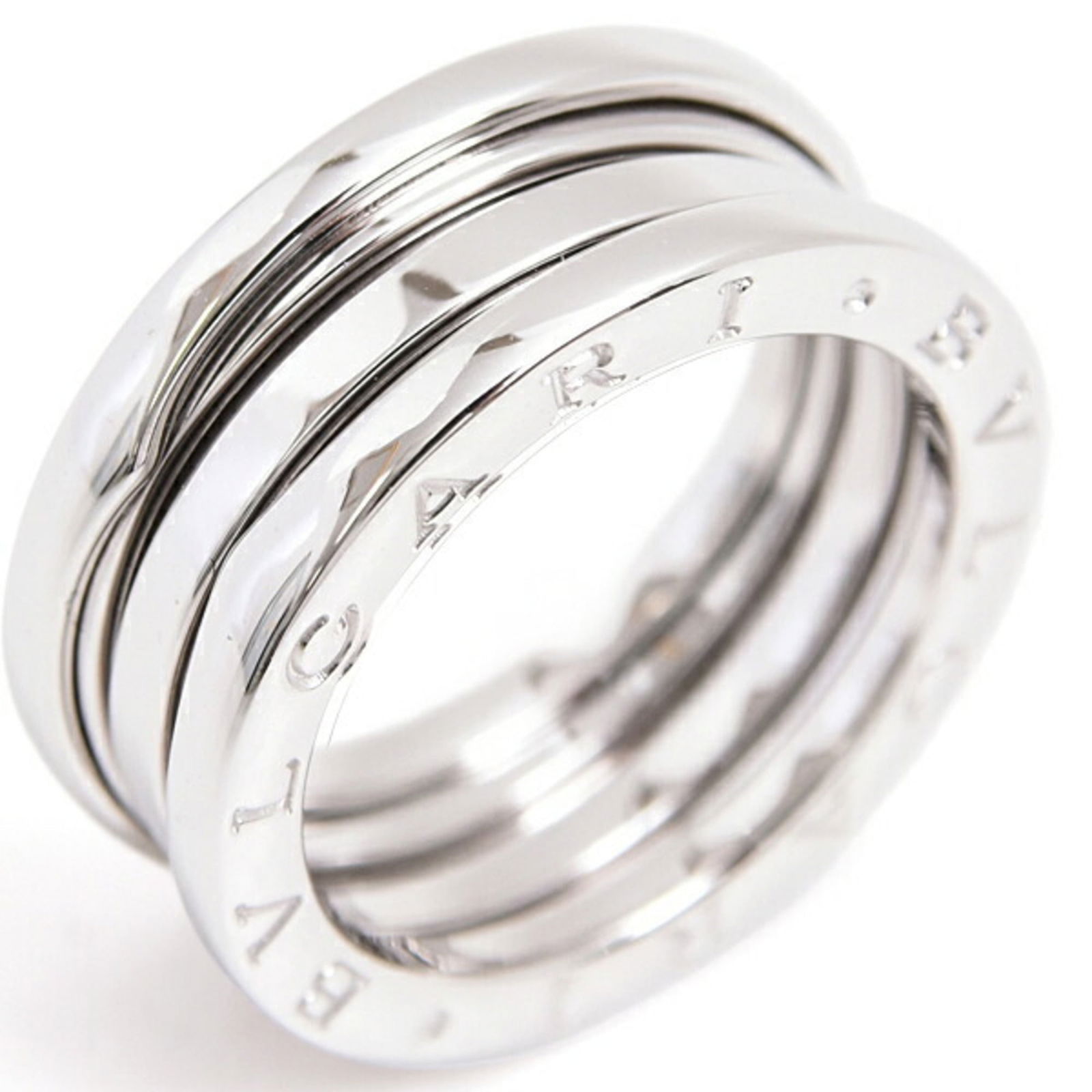 (18K) Bvlgari Band Ring White Gold: (18K) Bvlgari Band Ring White Gold This listing features (18K) Bvlgari Band Ring White Gold. Item specifics are provided below. Item Specifics: Brand: Bvlgari Type: Band Ring Gender: Men Material: Whi