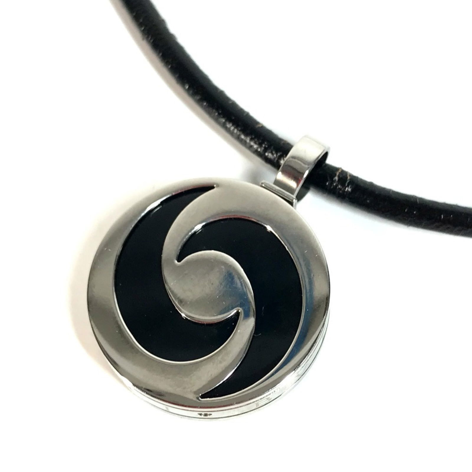 Silver - BVLGARI Allegra Optical Necklace Choker with Leather Cord - 18K White Gold/ Stainless: Silver - BVLGARI Allegra Optical Necklace Choker with Leather Cord - 18K White Gold/ Stainless Steel - Unisex This listing features Silver - BVLGARI Allegra Optical Necklace Choker with Leather Cord -