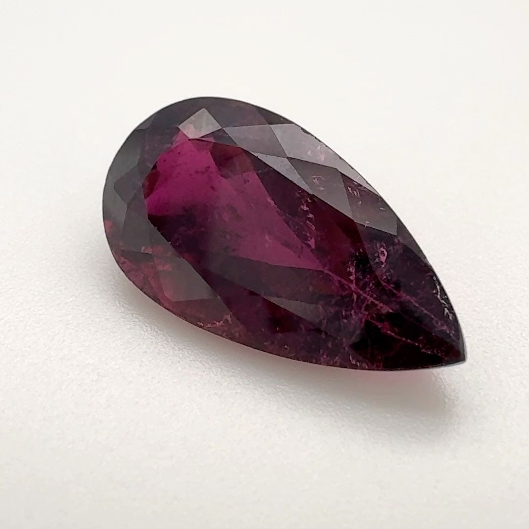 Loose Tourmaline Gemstone - Pear 4.2ct Red SI: Loose Tourmaline Gemstone - Pear 4.2ct Red SI This listing features Loose Tourmaline Gemstone - Pear 4.2ct Red SI. Item specifics are provided below. Item Specifics: Type: Tourmaline Carat: 4.2 Cut: F