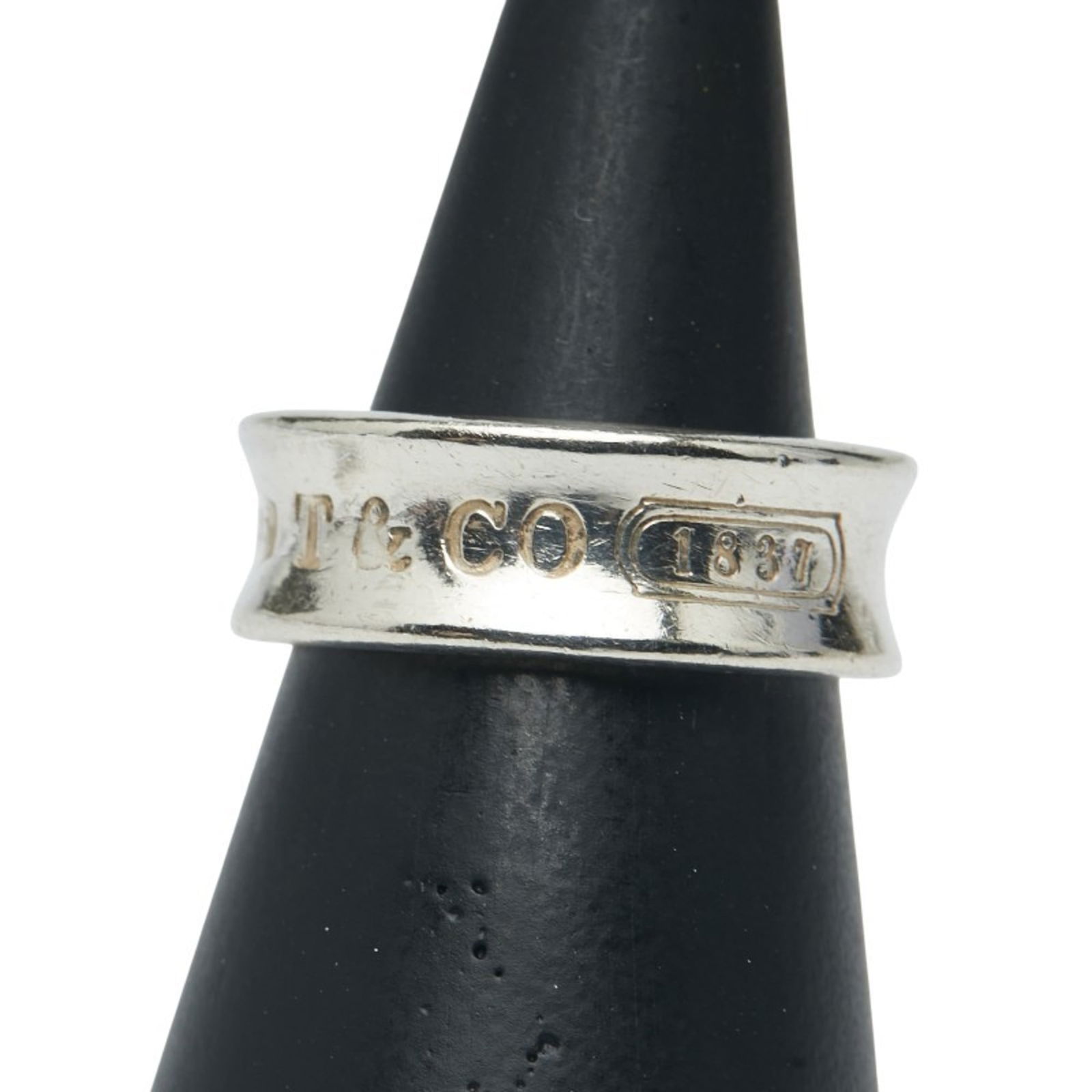 Silver 925 - Tiffany Band Ring Silver: Silver 925 - Tiffany Band Ring Silver This listing features Silver 925 - Tiffany Band Ring Silver. Item specifics are provided below. Item Specifics: Brand: Tiffany Type: Band Ring Gender: Women
