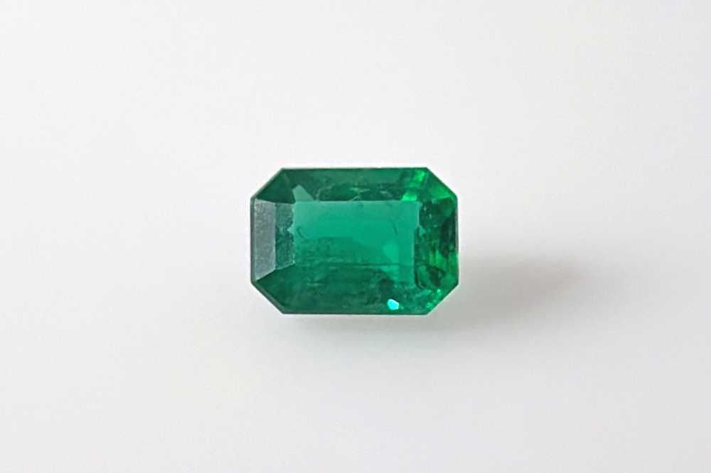 Loose Emerald Gemstone - Emerald 1.1ct Green SI: Loose Emerald Gemstone - Emerald 1.1ct Green SI This listing features Loose Emerald Gemstone - Emerald 1.1ct Green SI. Item specifics are provided below. Item Specifics: Type: Emerald Carat: 1.1