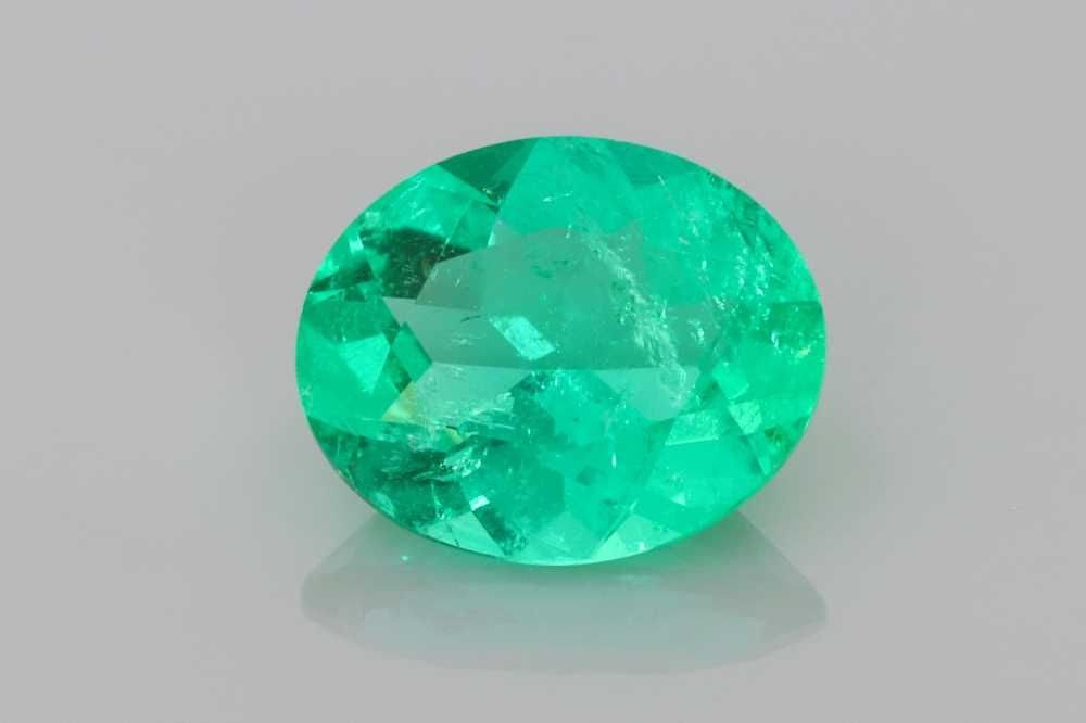 Loose Emerald Gemstone - Oval 1.46ct Green SI: Loose Emerald Gemstone - Oval 1.46ct Green SI This listing features Loose Emerald Gemstone - Oval 1.46ct Green SI. Item specifics are provided below. Item Specifics: Type: Emerald Carat: 1.46 Cut: Fac