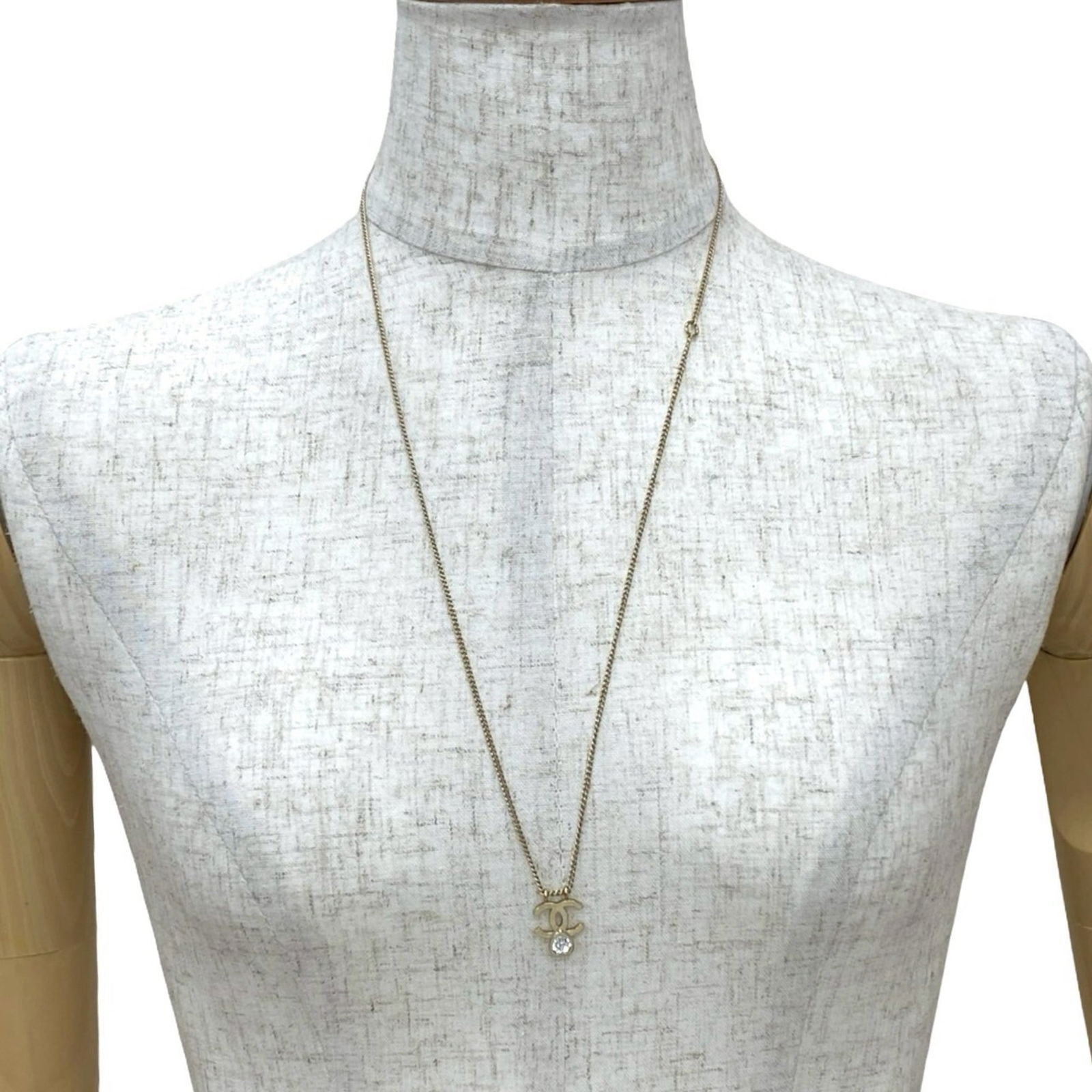 72508 CHANEL Coco Mark Motif GP Chain Necklace Pendant Choker Gold: 72508 CHANEL Coco Mark Motif GP Chain Necklace Pendant Choker Gold This listing features 72508 CHANEL Coco Mark Motif GP Chain Necklace Pendant Choker Gold. Item specifics are provided below. Item Spe
