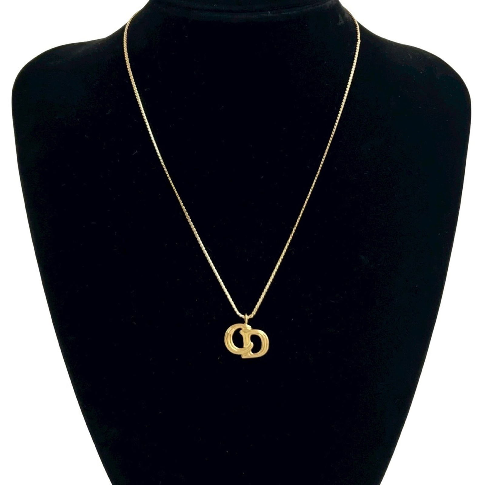 129-7 Christian Dior CD logo motif chain necklace pendant gold: 129-7 Christian Dior CD logo motif chain necklace pendant gold This listing features 129-7 Christian Dior CD logo motif chain necklace pendant gold. Item specifics are provided below. Item Specifics: