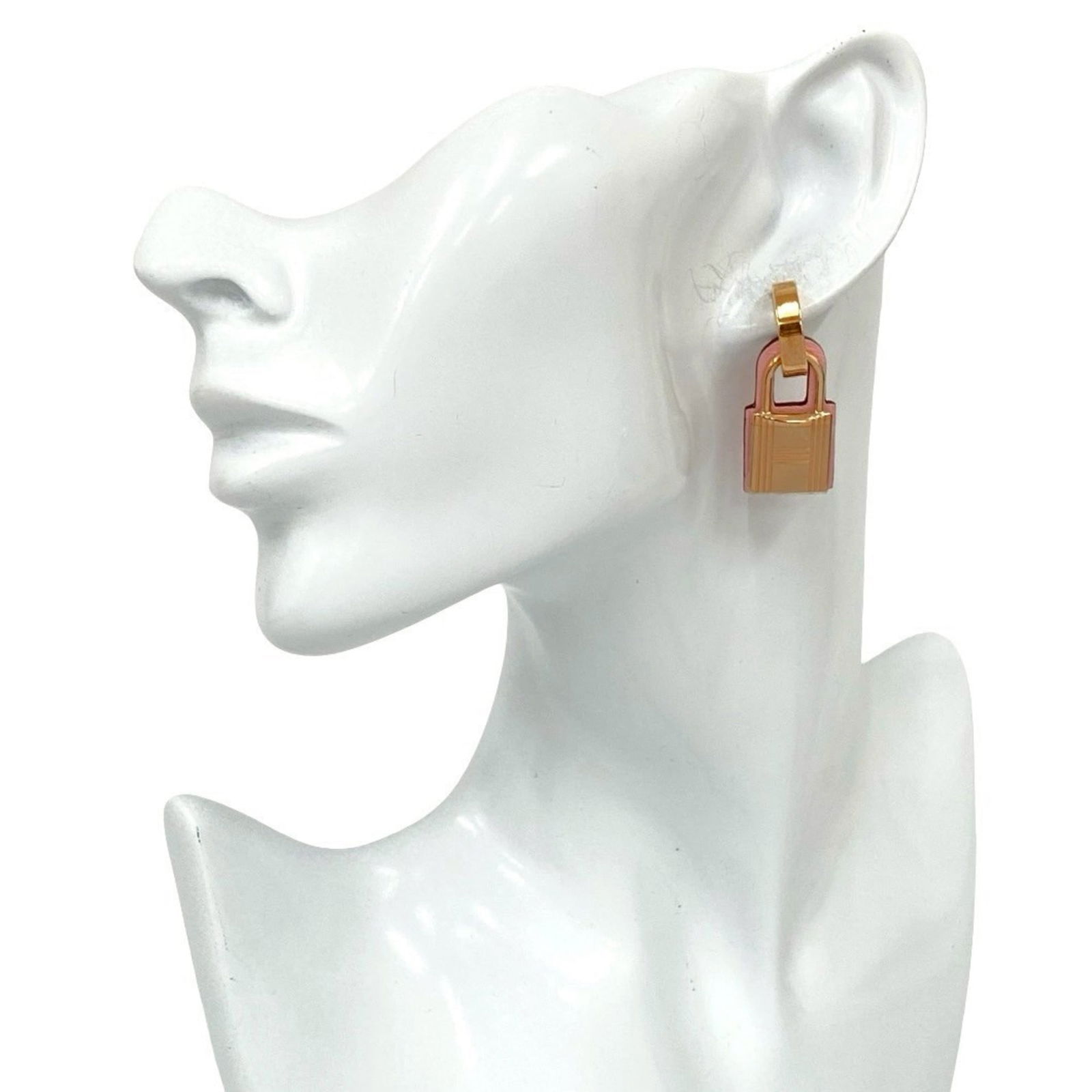 Leather Hermes Stud Earrings Swift: Leather Hermes Stud Earrings Swift This listing features Leather Hermes Stud Earrings Swift. Item specifics are provided below. Item Specifics: Brand: Hermes Type: Stud Earrings Gender: Women Material