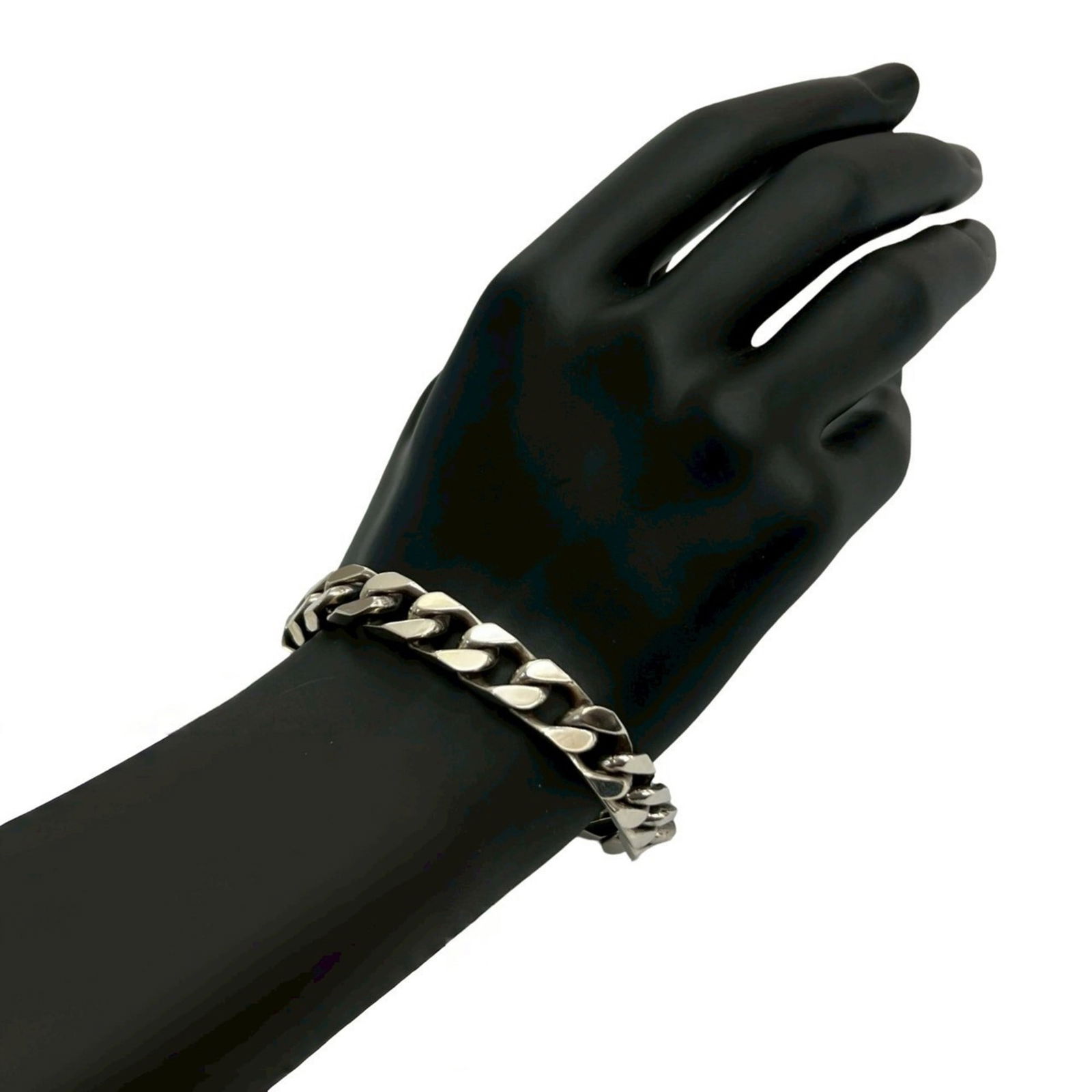 925 Gucci Charm Bracelet Silver: 925 Gucci Charm Bracelet Silver This listing features 925 Gucci Charm Bracelet Silver. Item specifics are provided below. Item Specifics: Brand: Gucci Type: Charm Bracelet Gender: Men Material: Silver