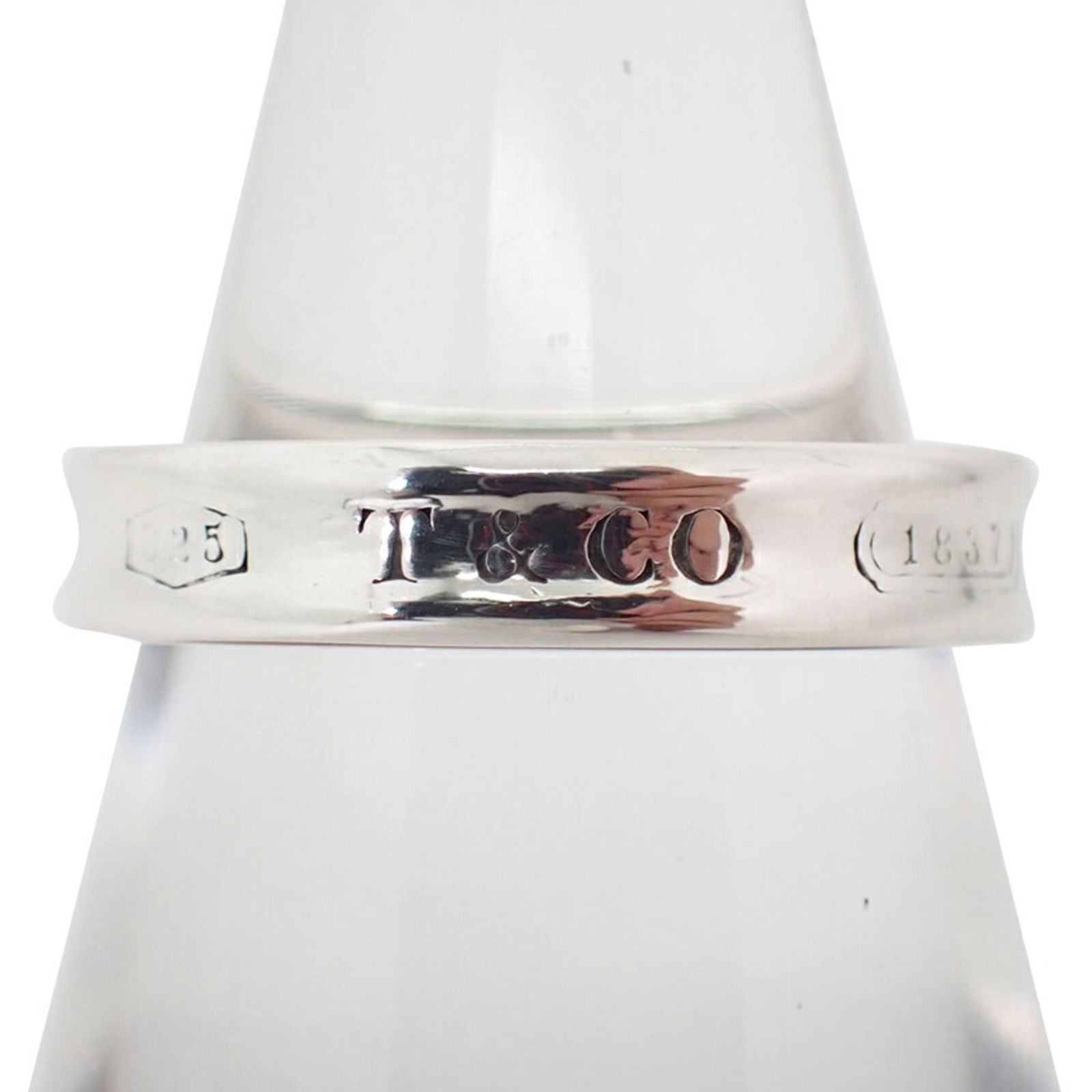 925 Tiffany Band Ring Sterling Silver: 925 Tiffany Band Ring Sterling Silver This listing features 925 Tiffany Band Ring Sterling Silver. Item specifics are provided below. Item Specifics: Brand: Tiffany Type: Band Ring Gender: Women Color