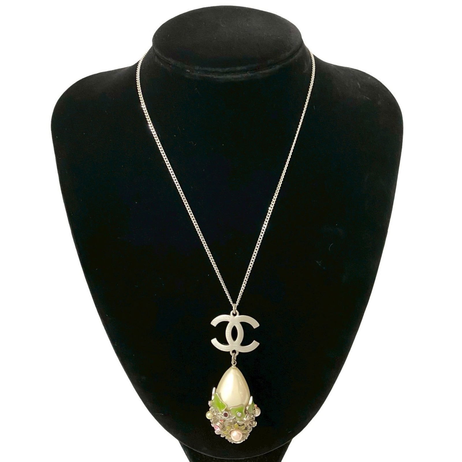 23071 CHANEL Coco Mark Metal Faux Pearl Chain Necklace Pendant in Silver (1 of 6)