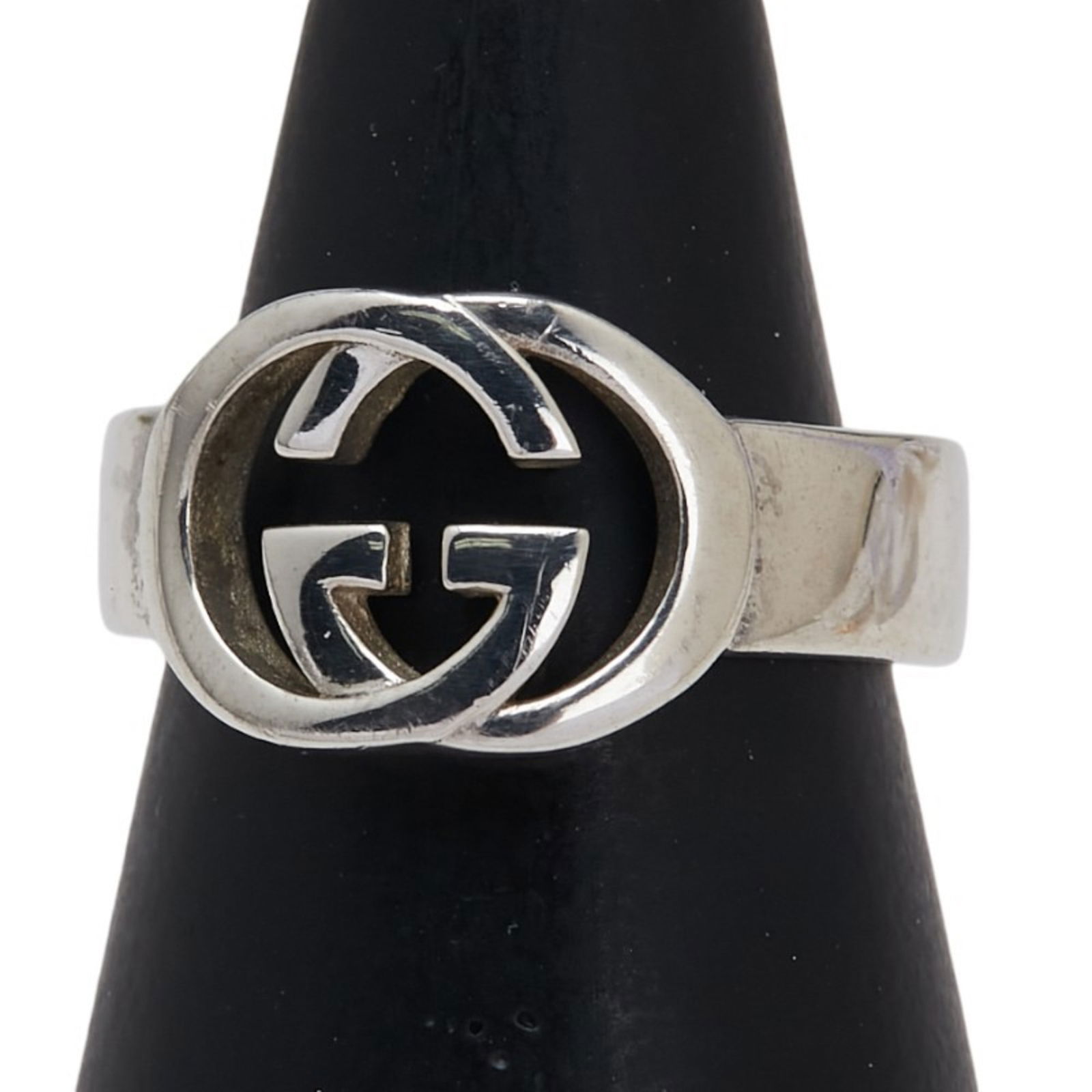 925 Gucci Band Ring Silver: 925 Gucci Band Ring Silver This listing features 925 Gucci Band Ring Silver. Item specifics are provided below. Item Specifics: Brand: Gucci Type: Band Ring Gender: Women Color: Silver Material: Silve
