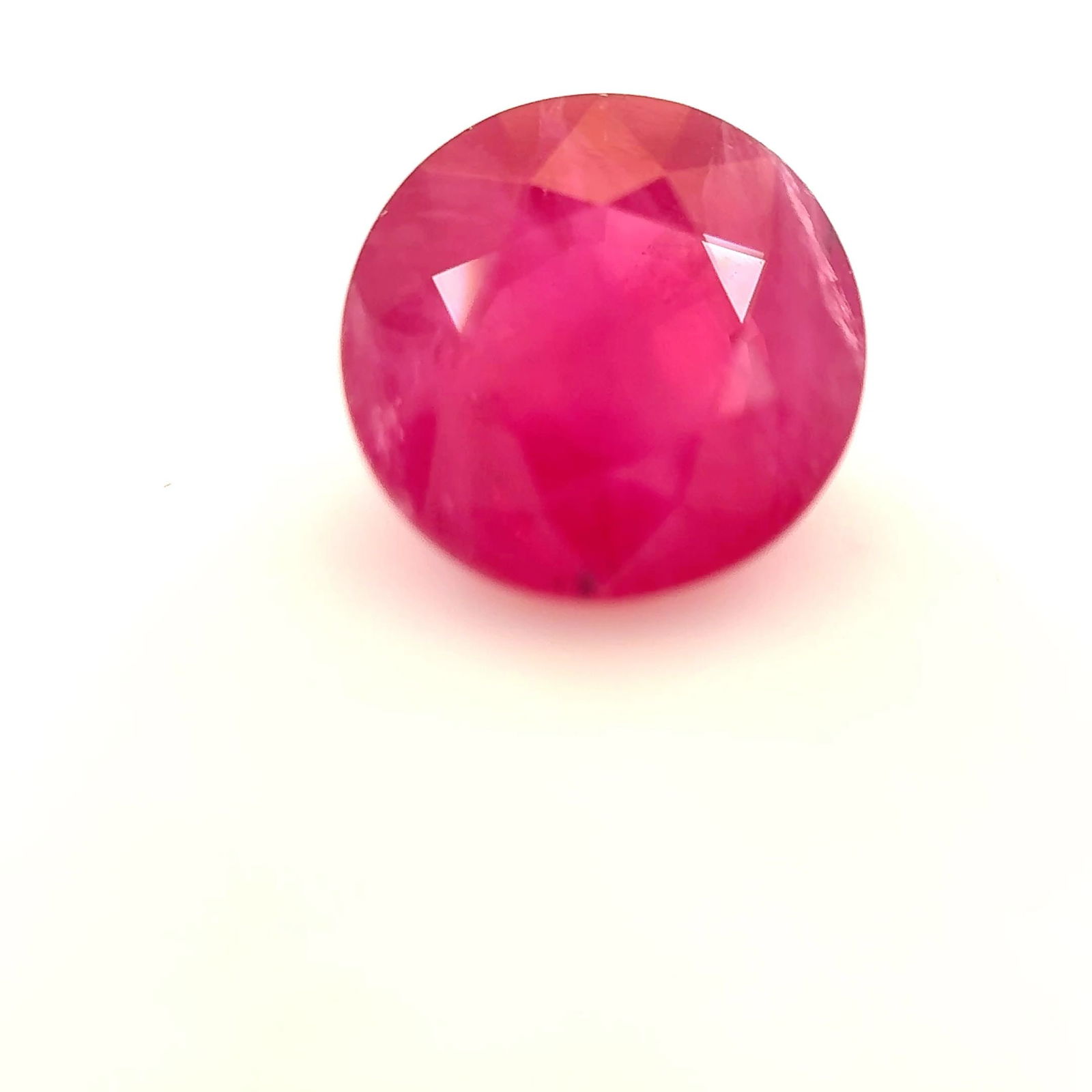 Loose Ruby Gemstone - Round 1.6ct Red MI: Loose Ruby Gemstone - Round 1.6ct Red MI This listing features Loose Ruby Gemstone - Round 1.6ct Red MI. Item specifics are provided below. Item Specifics: Type: Ruby Carat: 1.6 Cut: Faceted Color: Re