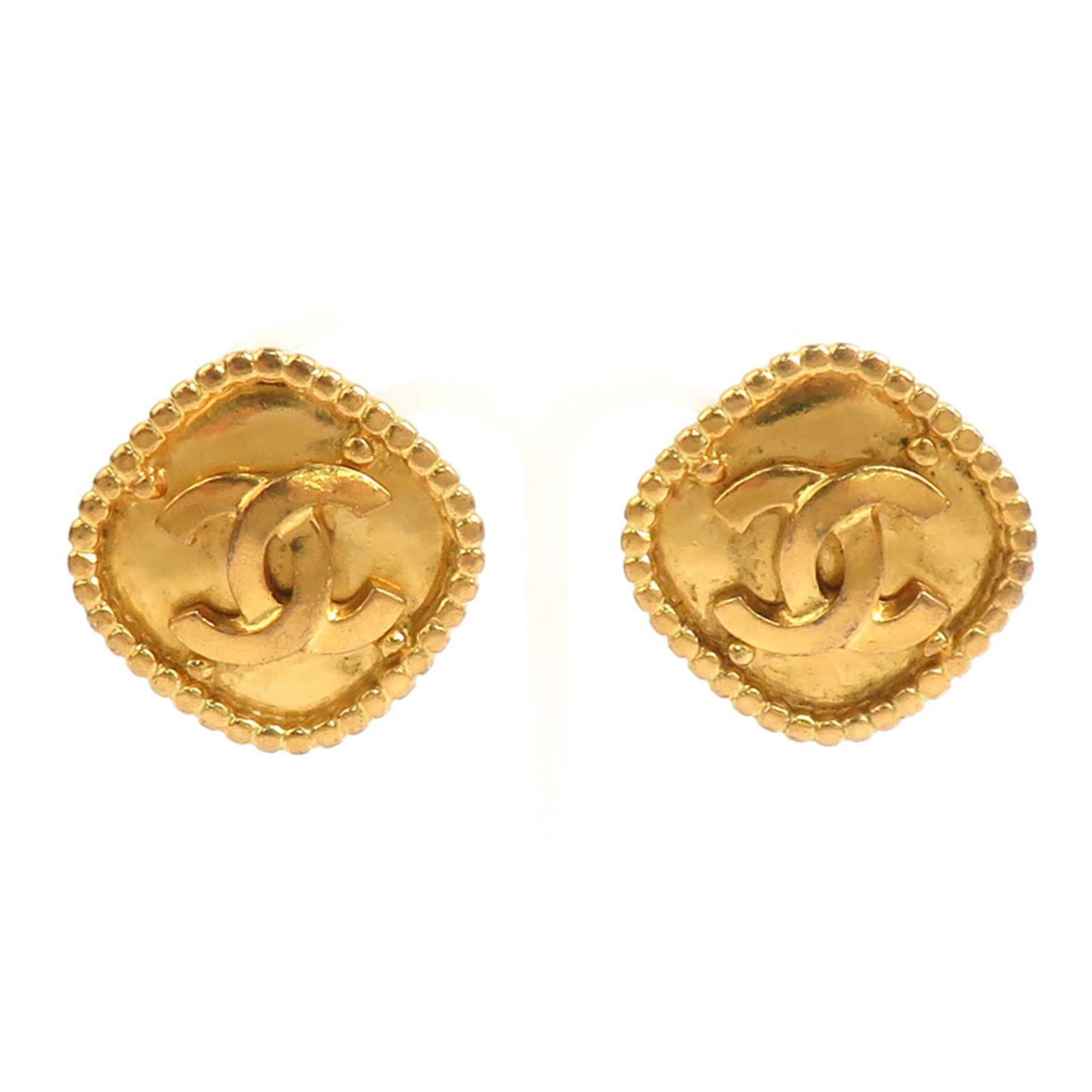 Metal Chanel Clip Earrings: Metal Chanel Clip Earrings This listing features Metal Chanel Clip Earrings. Item specifics are provided below. Item Specifics: Brand: Chanel Type: Clip Earrings Gender: Women Material: Metal Color: G