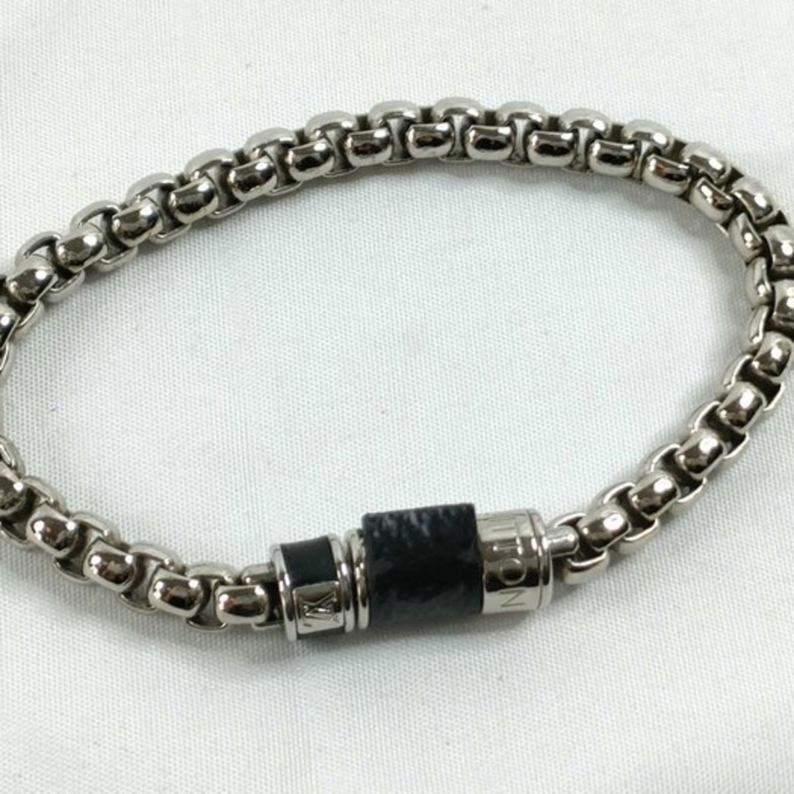 Metal Louis Vuitton Charm Bracelet: Metal Louis Vuitton Charm Bracelet This listing features Metal Louis Vuitton Charm Bracelet. Item specifics are provided below. Item Specifics: Brand: Louis Vuitton Type: Charm Bracelet Style: Fashion