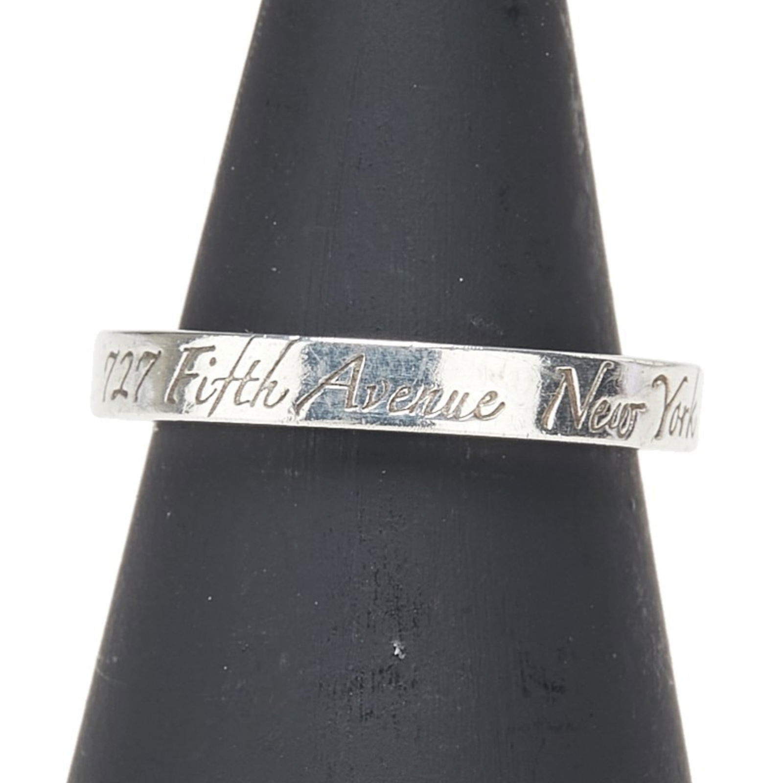 925 Tiffany Band Ring Silver: 925 Tiffany Band Ring Silver This listing features 925 Tiffany Band Ring Silver. Item specifics are provided below. Item Specifics: Brand: Tiffany Type: Band Ring Gender: Women Material: Silver 925