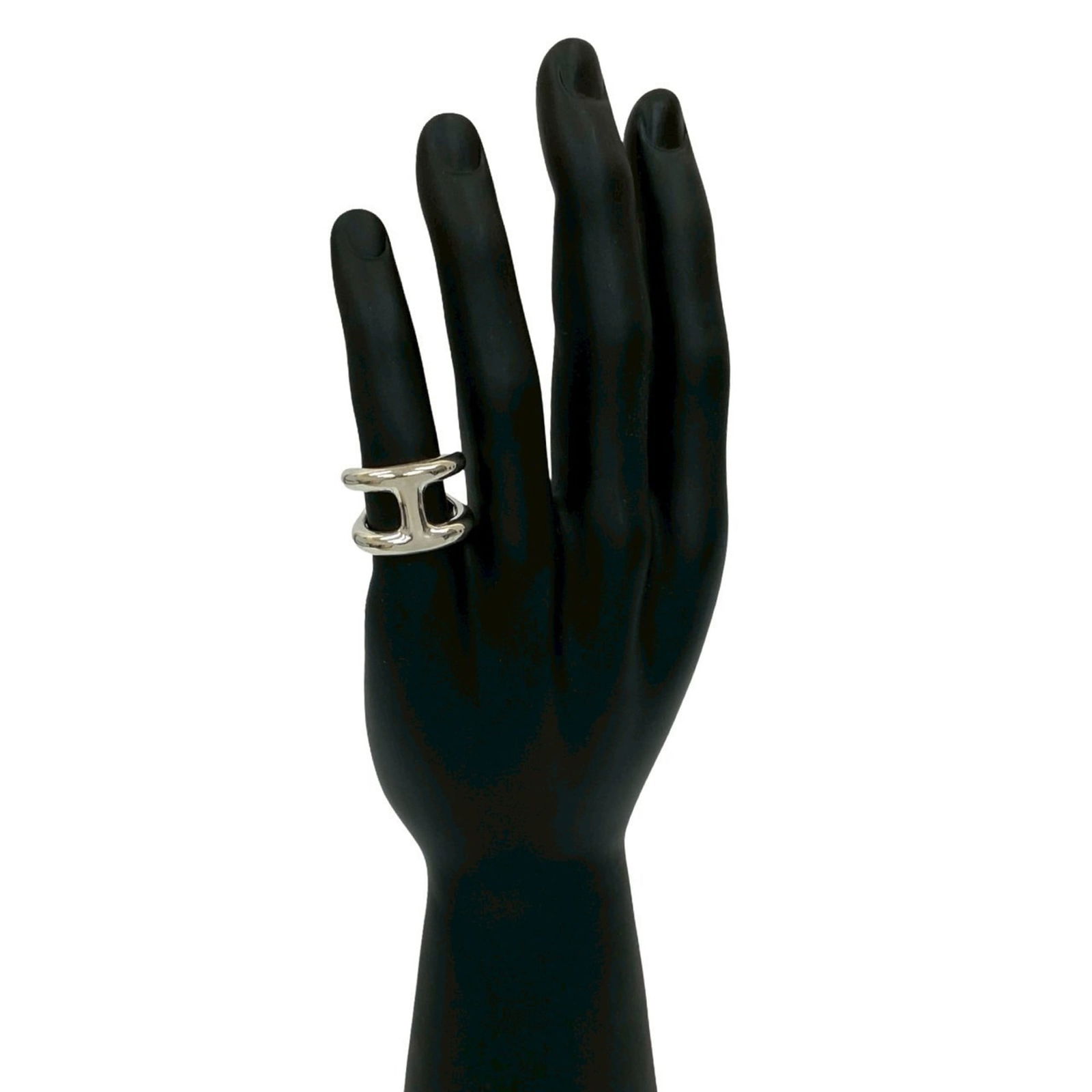 925 Hermes Band Ring Silver: 925 Hermes Band Ring Silver This listing features 925 Hermes Band Ring Silver. Item specifics are provided below. Item Specifics: Brand: Hermes Type: Band Ring Gender: Men Color: Silver Material: Silv