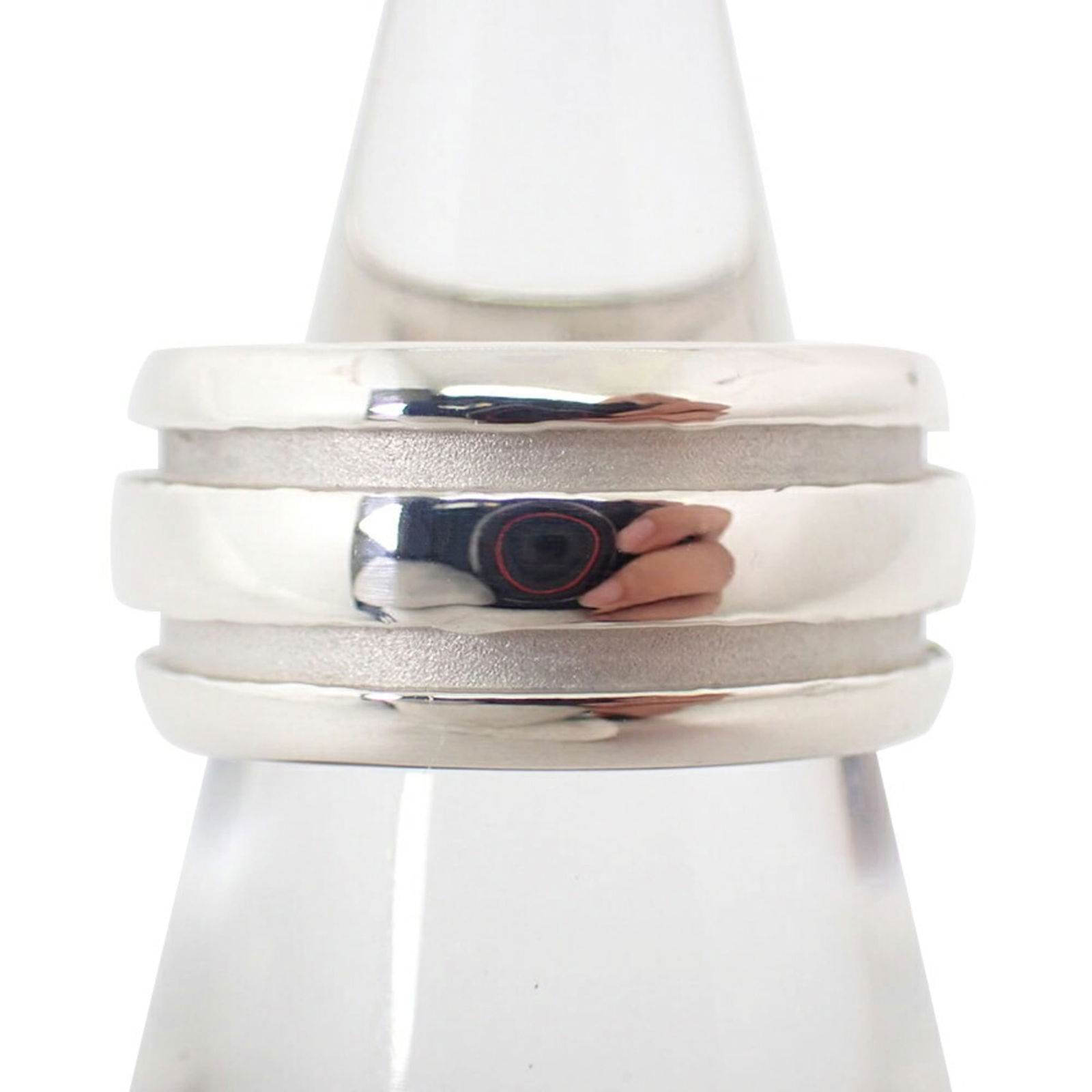 925 Tiffany Band Ring Sterling Silver: 925 Tiffany Band Ring Sterling Silver This listing features 925 Tiffany Band Ring Sterling Silver. Item specifics are provided below. Item Specifics: Brand: Tiffany Type: Band Ring Gender: Women Mater