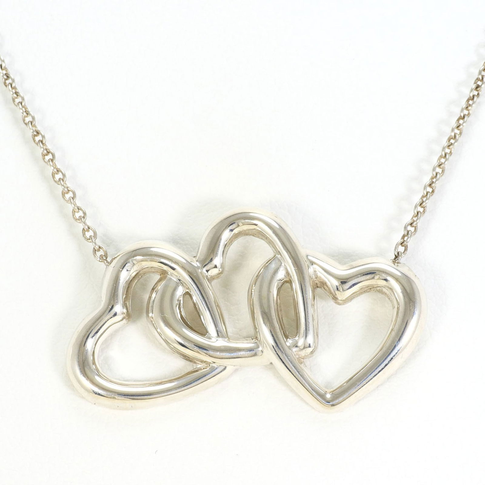 Like New - Tiffany & Co. 925 Sterling Silver Necklace - Approx. 42cm - Total Weight: 5.8g: Like New - Tiffany & Co. 925 Sterling Silver Necklace - Approx. 42cm - Total Weight: 5.8g This listing features Like New - Tiffany & Co. 925 Sterling Silver Necklace - Approx. 42cm - Total Weight: 5.8