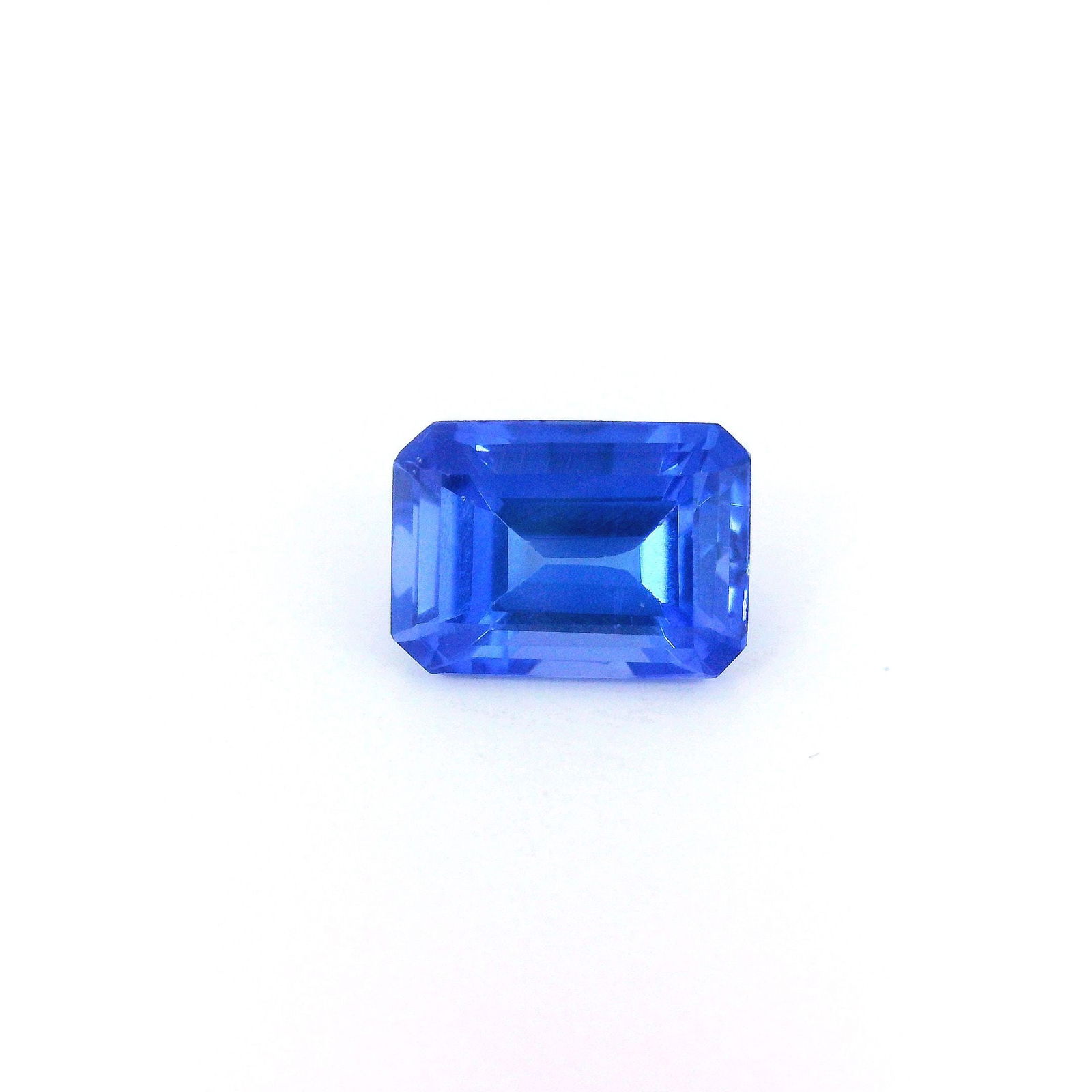 Loose Tanzanite Gemstone - IGI Octagonal 1.74ct Violet EC: Loose Tanzanite Gemstone - IGI Octagonal 1.74ct Violet EC This listing features Loose Tanzanite Gemstone - IGI Octagonal 1.74ct Violet EC. Item specifics are provided below. Item Specifics: Type: Tanz