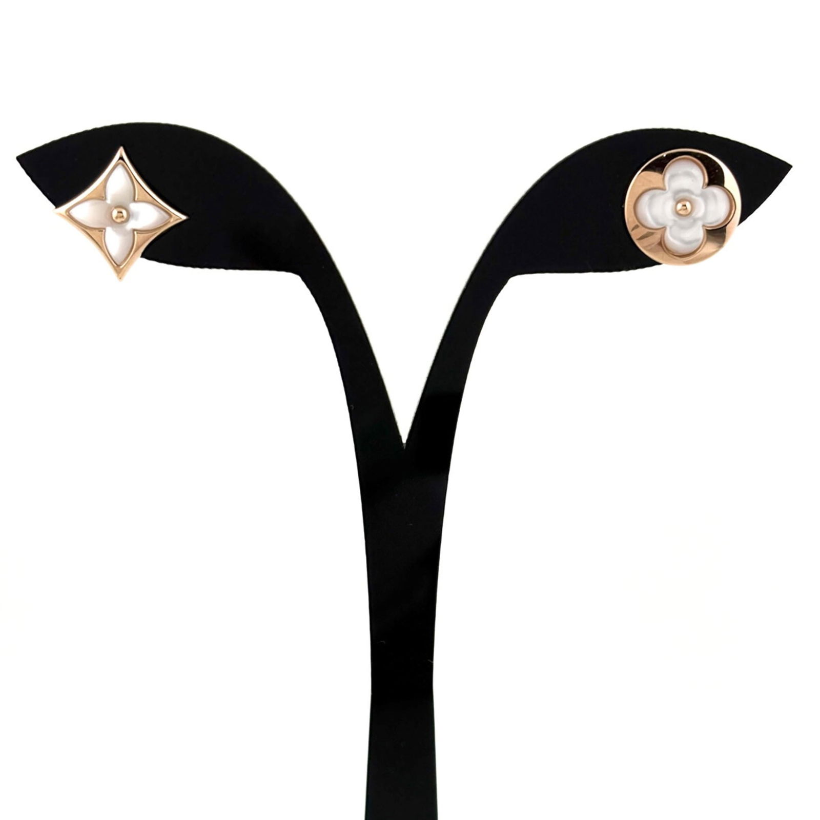 (18K) Louis Vuitton Stud Earrings Pink Gold: (18K) Louis Vuitton Stud Earrings Pink Gold This listing features (18K) Louis Vuitton Stud Earrings Pink Gold. Item specifics are provided below. Item Specifics: Brand: Louis Vuitton Type: Stud Earrin