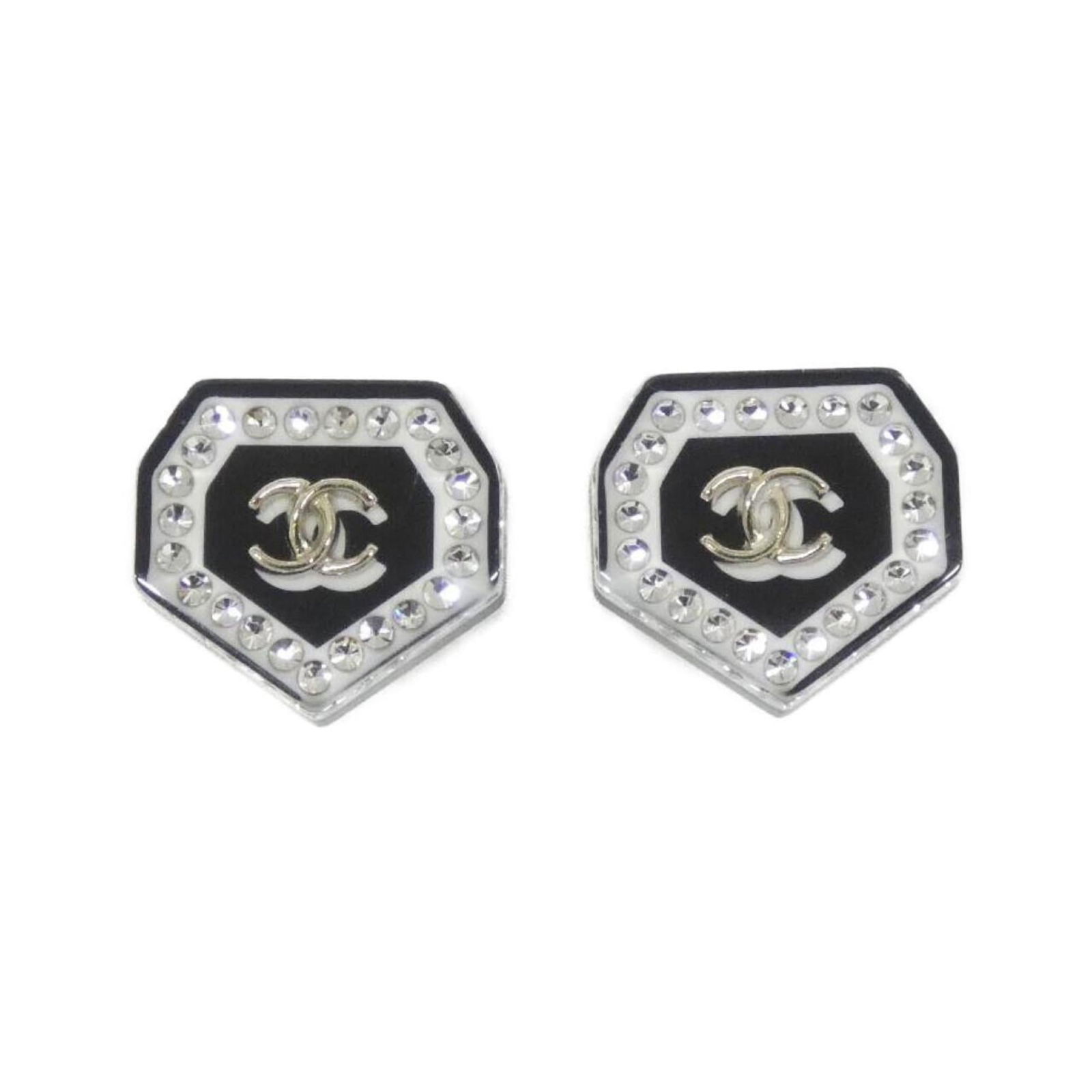Earrings Chanel Stud: Earrings Chanel Stud This listing features Earrings Chanel Stud. Item specifics are provided below. Item Specifics: Brand: Chanel Type: Stud Earrings Gender: Women Color: Black, White Size (Hxwxd): 15