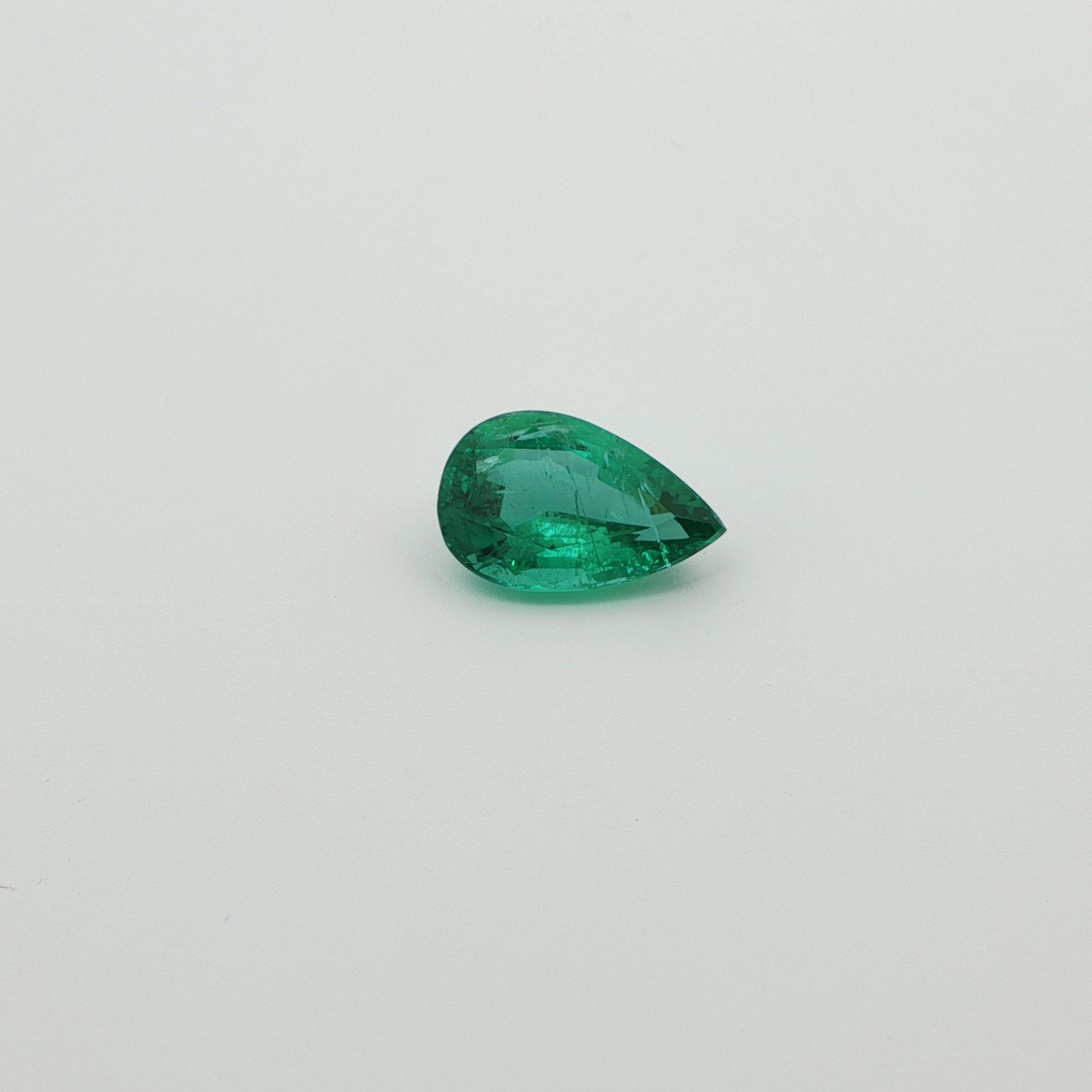 Loose Emerald Gemstone - GSI Pear 4.4ct Green SI: Loose Emerald Gemstone - GSI Pear 4.4ct Green SI This listing features Loose Emerald Gemstone - GSI Pear 4.4ct Green SI. Item specifics are provided below. Item Specifics: Type: Emerald Carat: 4.4 Cut