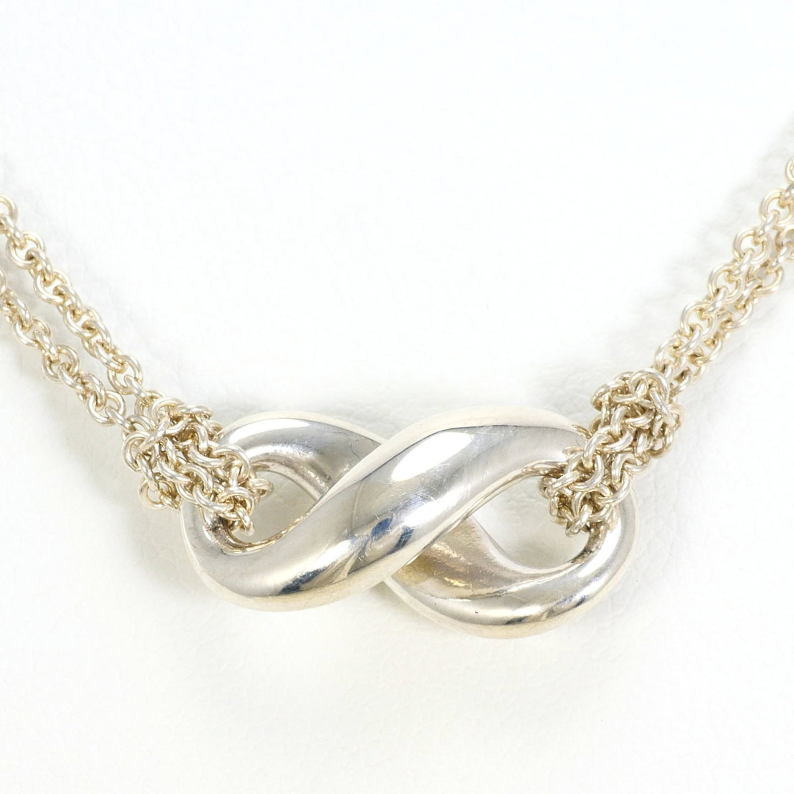 Like New - Tiffany & Co. 925 Sterling Silver Necklace - Approx. 16.5 inches (40cm) - Total Weight:: Like New - Tiffany & Co. 925 Sterling Silver Necklace - Approx. 16.5 inches (40cm) - Total Weight: 7.6g This listing features Like New - Tiffany & Co. 925 Sterling Silver Necklace - Approx. 16.5 inche