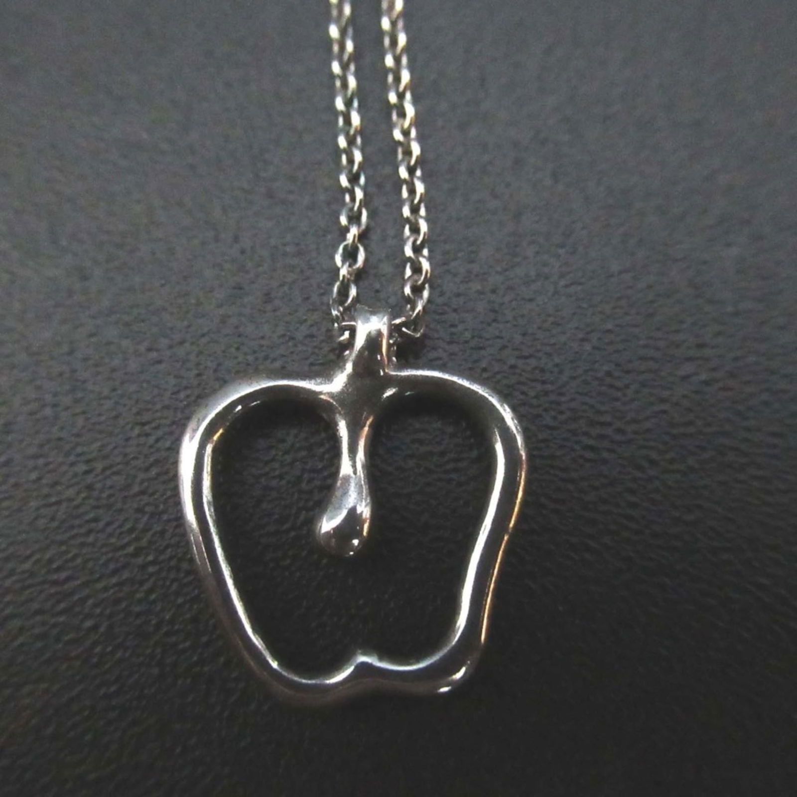 Women's Tiffany & Co. Apple Necklace Pendant 925SV Silver: Women's Tiffany & Co. Apple Necklace Pendant 925SV Silver This listing features Women's Tiffany & Co. Apple Necklace Pendant 925SV Silver. Item specifics are provided below. Item Specifics: Brand: Tif