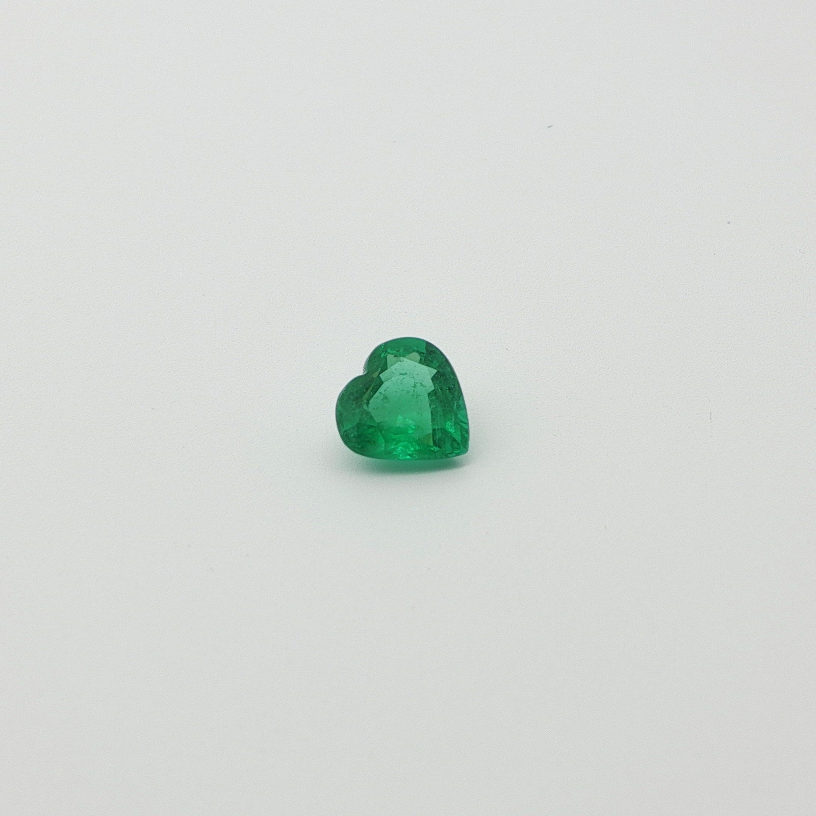 Loose Emerald Gemstone - GSI Heart 1.01ct Green MI: Loose Emerald Gemstone - GSI Heart 1.01ct Green MI This listing features Loose Emerald Gemstone - GSI Heart 1.01ct Green MI. Item specifics are provided below. Item Specifics: Type: Emerald Carat: 1.0