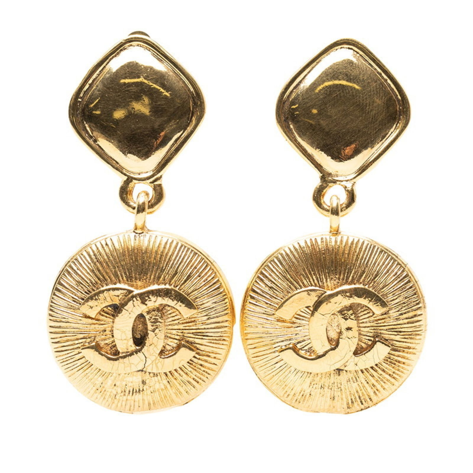 Plating Chanel Clip Earrings Gold: Plating Chanel Clip Earrings Gold This listing features Plating Chanel Clip Earrings Gold. Item specifics are provided below. Item Specifics: Brand: Chanel Type: Clip Earrings Gender: Women Material: