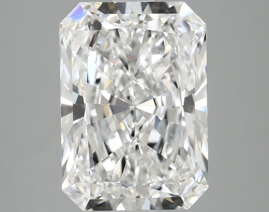 Loose Lab Diamond - IGI Radiant 3.1ct E VVS2: Loose Lab Diamond - IGI Radiant 3.1ct E VVS2 This listing features Loose Lab Diamond - IGI Radiant 3.1ct E VVS2. Item specifics are provided below. Item Specifics: Source: This Is A Real Diamond Grown